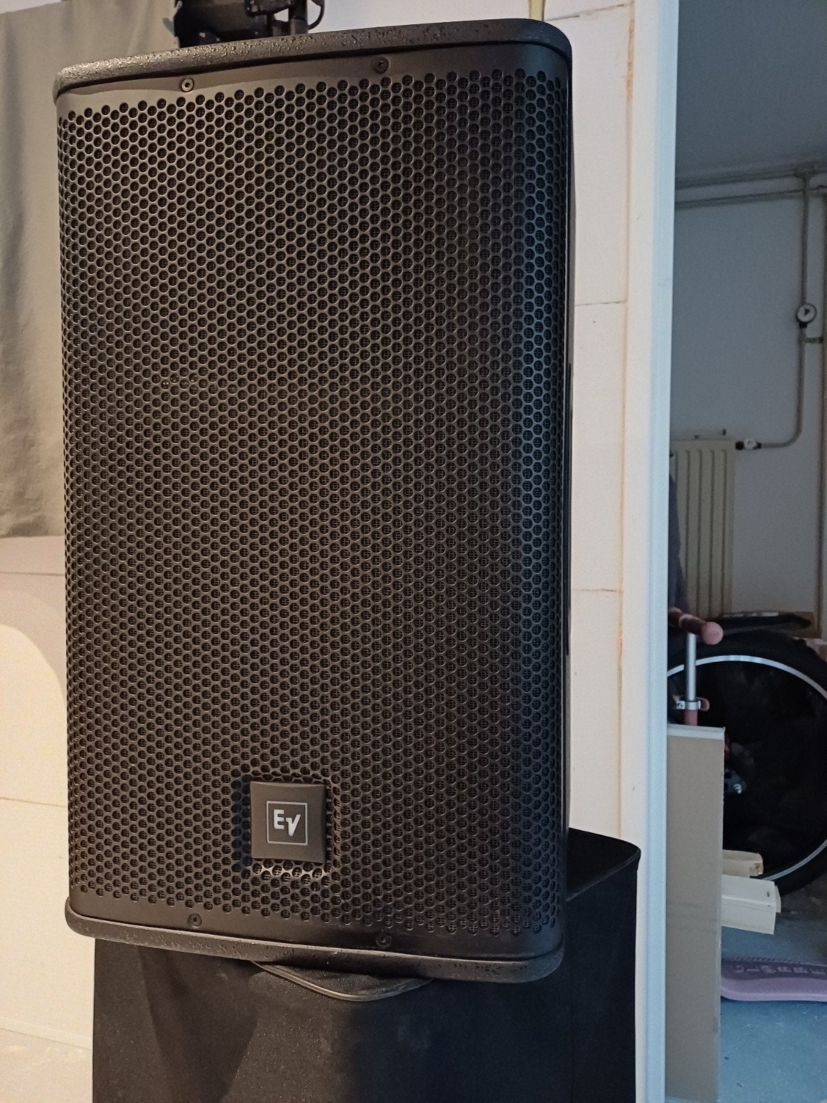2 Electrovoice ELX112 top speakers incl hoezen in nieuwstaat, Ophalen, Zo goed als nieuw, Minder dan 500 watt, P.A.