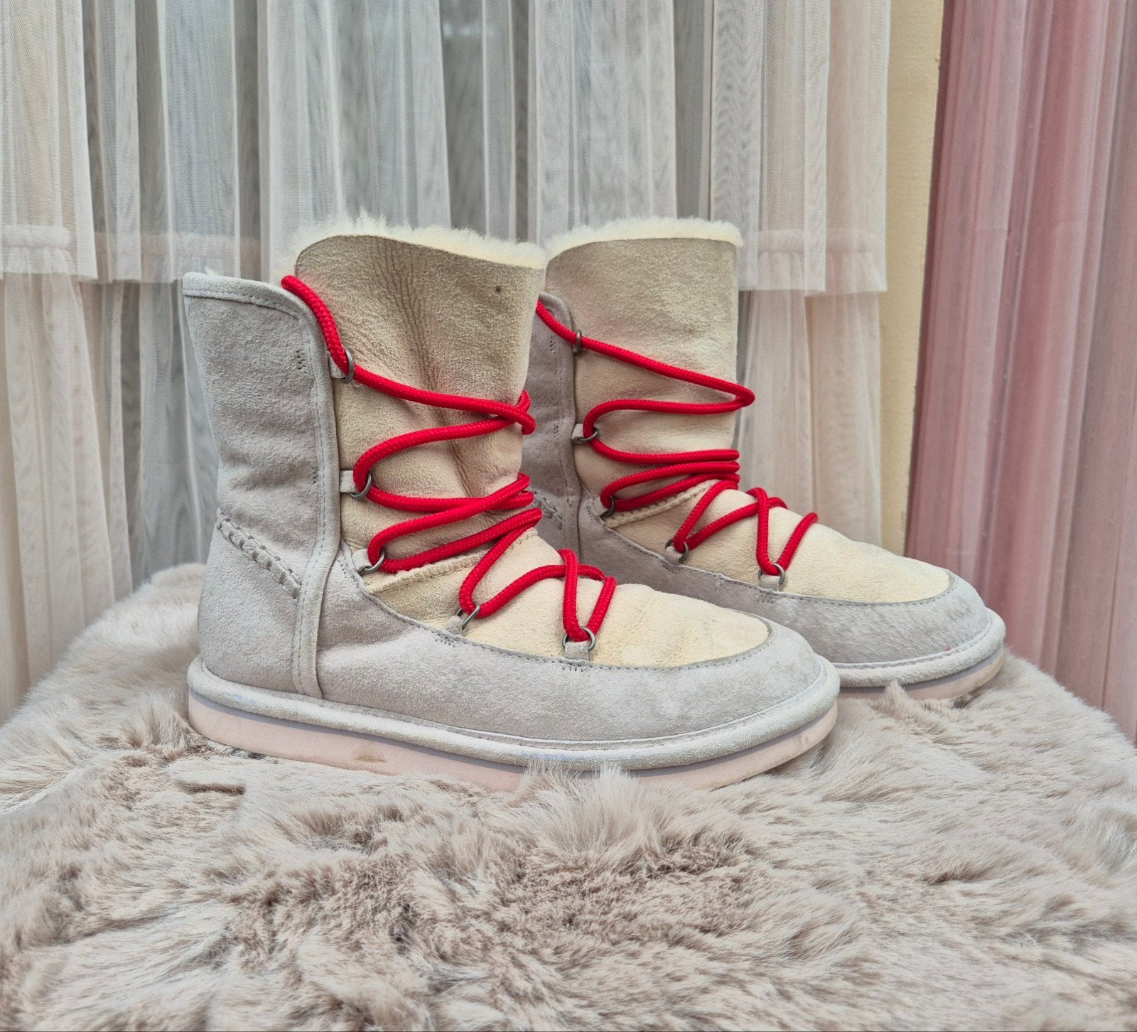 UGG Lodge beige halfhoge bontlaarzen uggs 37, UGG, Beige, Lage of Enkellaarzen, Ophalen of Verzenden