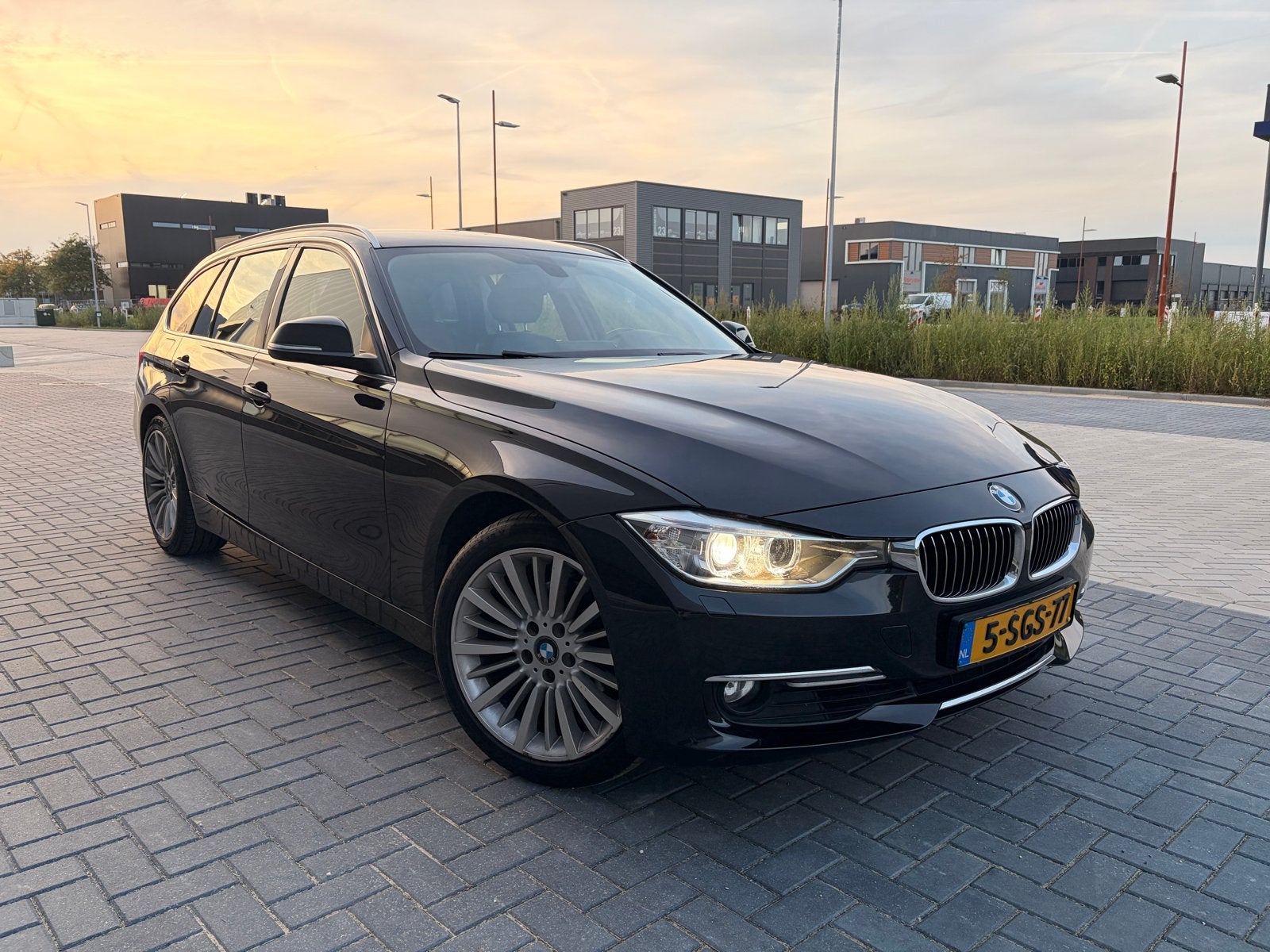 BMW 3-Serie 2.0 320I Touring AUT 2013 Zwart, Auto's, Achterwielaandrijving, 4 cilinders, Zwart, Origineel Nederlands
