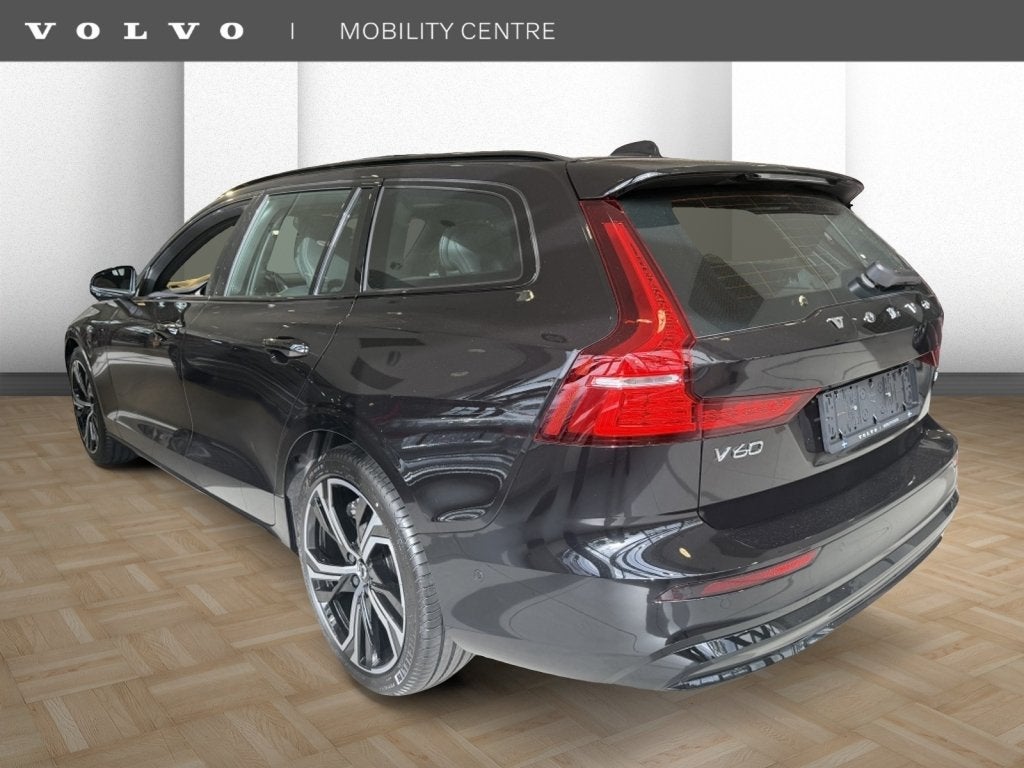 Volvo V60 2.0 T6 AWD Plus Dark | DIRECT LEVERBAAR |, Auto's, Automaat, Dealer onderhouden, Volvo Selected Used Cars, Zwart