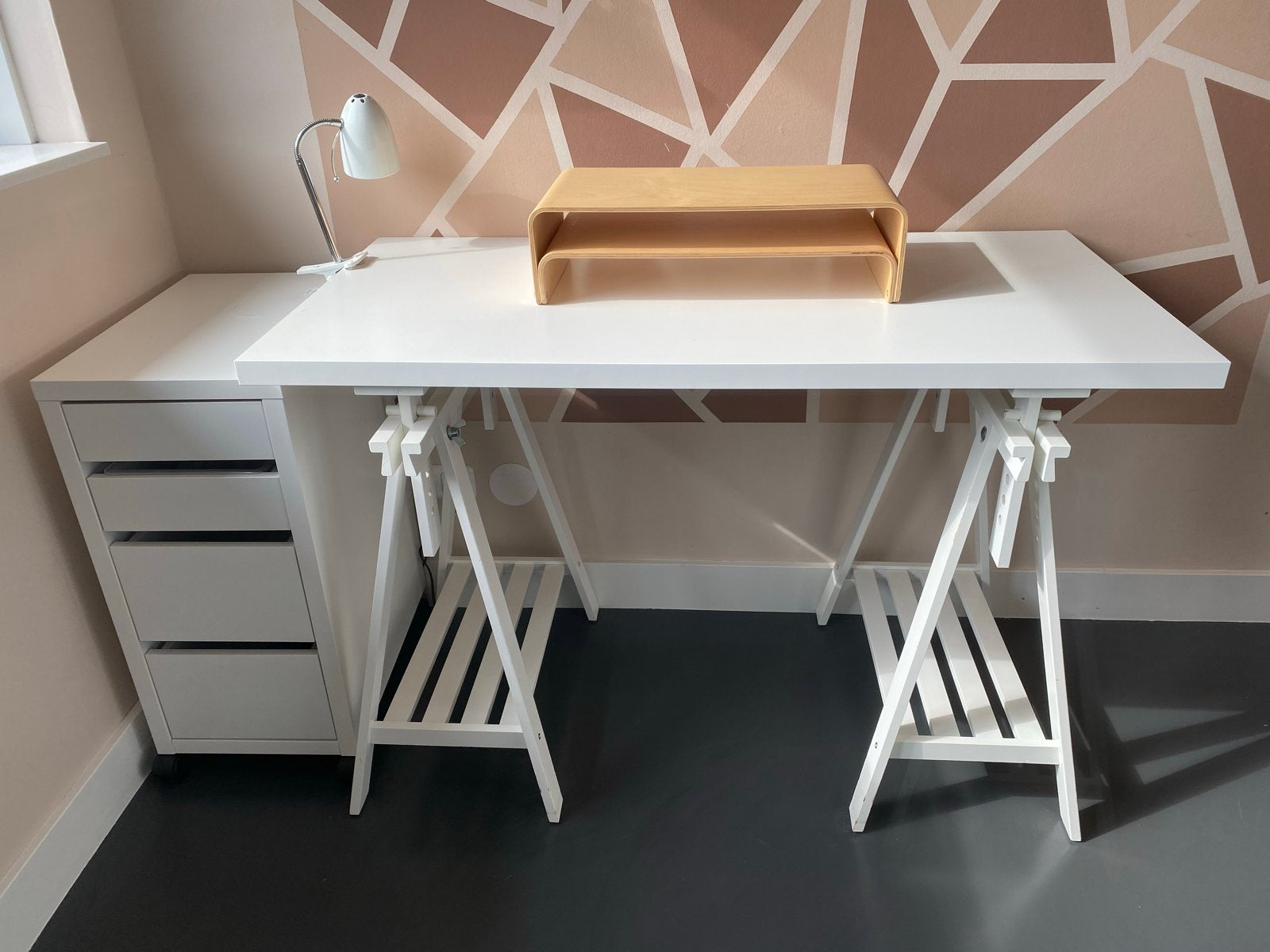 IKEA Linnmon / Adils bureau met Alex ladeblok, Met lades, Spaanplaat of MDF, Ophalen of Verzenden, Zo goed als nieuw