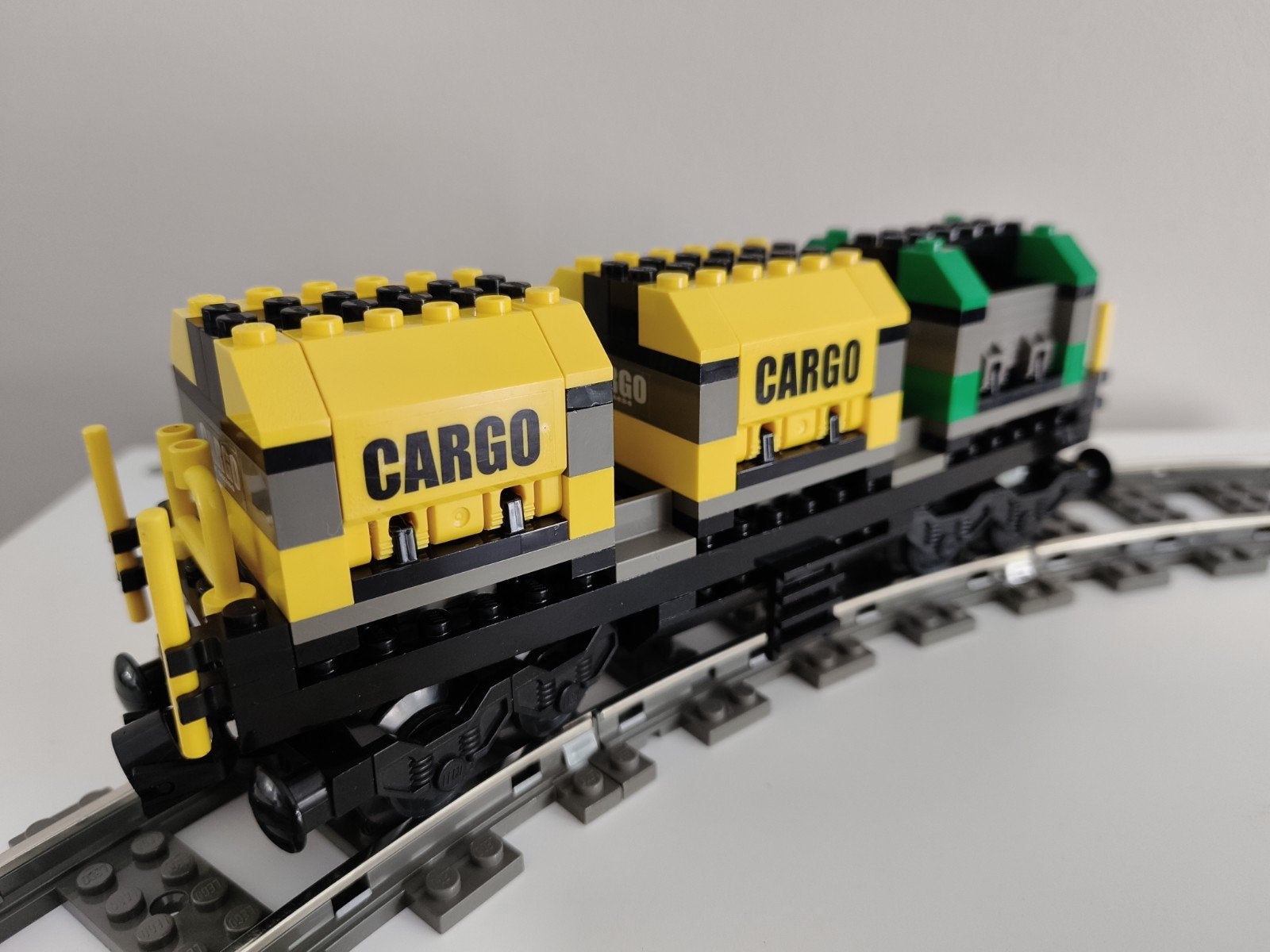 Lego Trein 9V Goederenwagon met containers 9volt Nieuwstaat, MOC (eigen creatie), Overige thema's, Lego, Ophalen of Verzenden