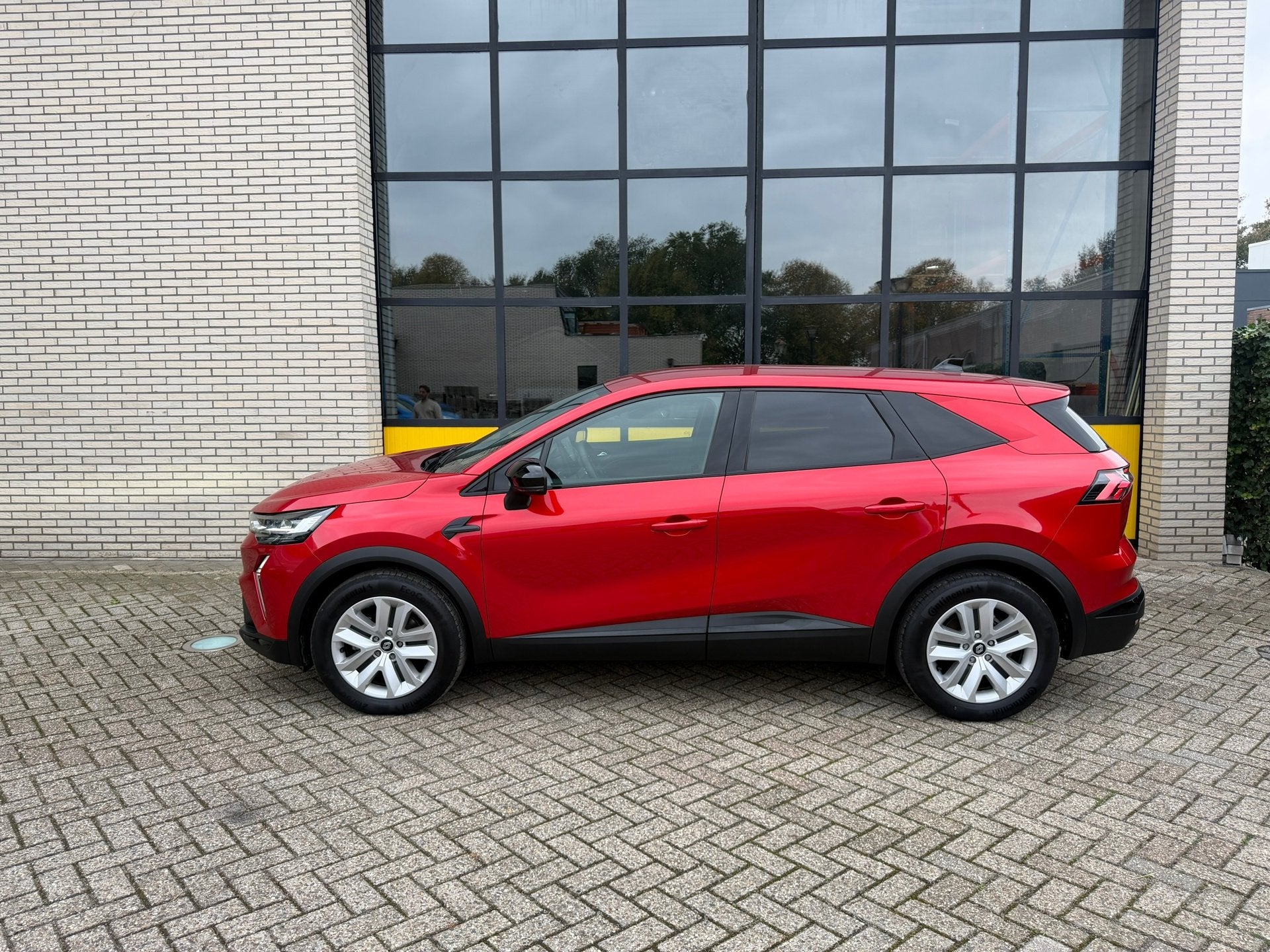 Renault Symbioz 1.8 E-Tech full hybrid Camera, Stoelverwarmi, Auto's, Dealer onderhouden, Stof, Gebruikt, Zwart