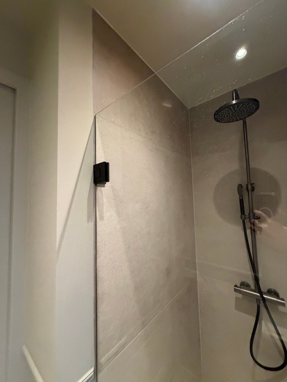 Douchedeur 84,5x213,5cm zonder scharnieren, Ophalen, Zo goed als nieuw, Met douche