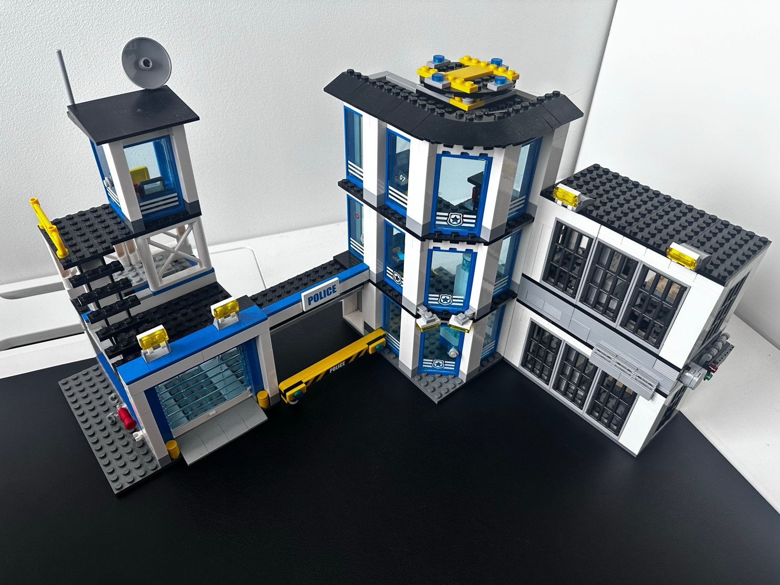 Lego City Politiebureau (60141), Kinderen en Baby's, Ophalen, City, Lego, Zo goed als nieuw