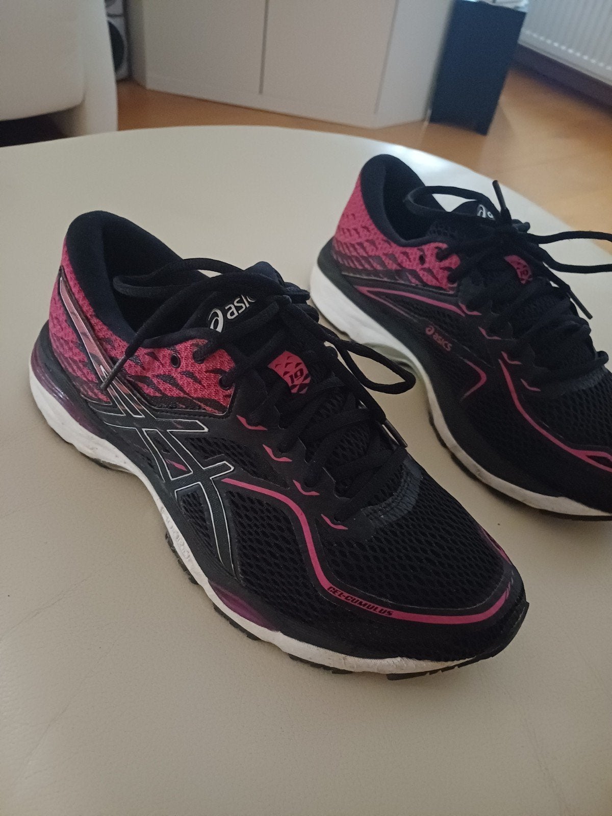 Super mooie Asics Sportschoenen ,maat 41.5., Hardloopschoenen, Ophalen of Verzenden, Zo goed als nieuw, Overige sporten