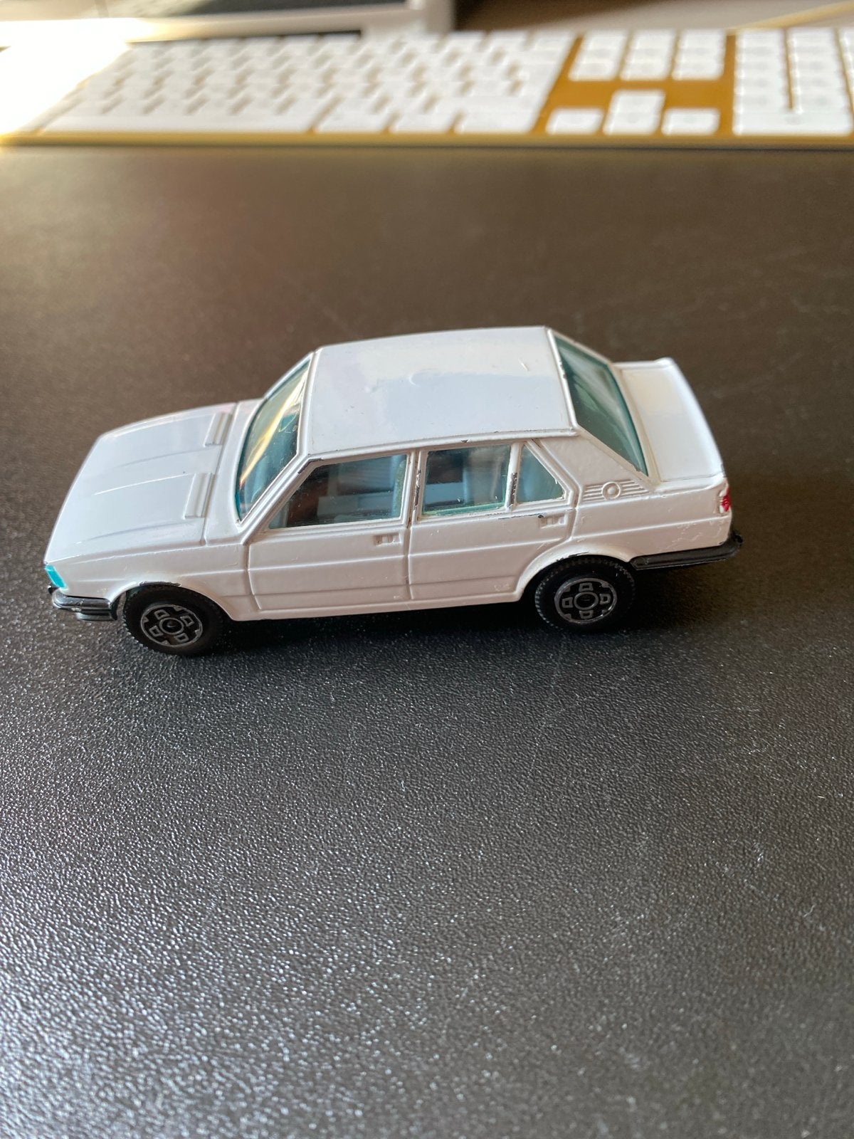 Burago Alfa Romeo Giulietta 1/43 modelauto, Ophalen of Verzenden, Gebruikt