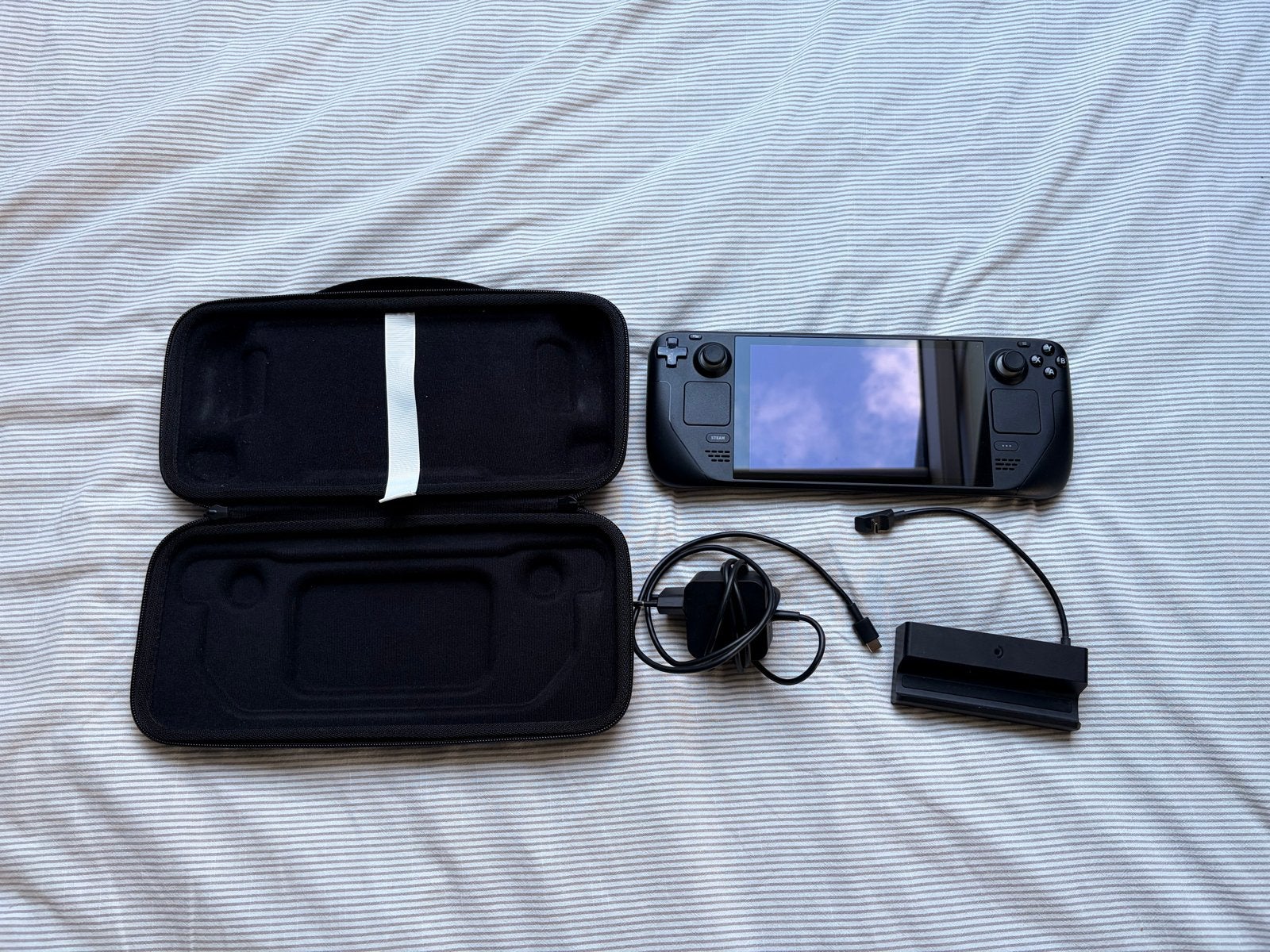 Steam Deck LCD 256GB met oplader, hoes en docking station