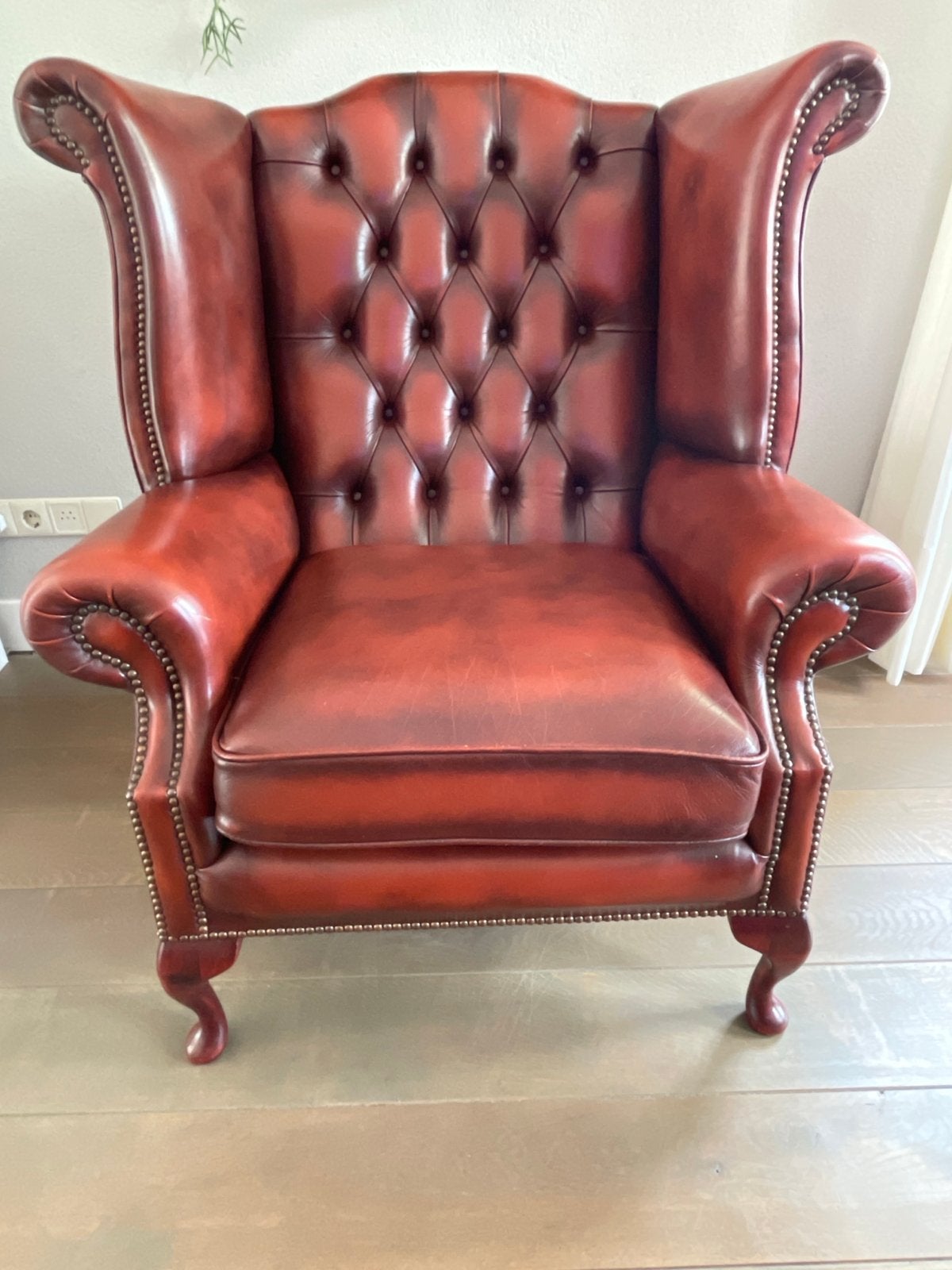 Klassieke Chesterfield fauteuil - Rood leer, Huis en Inrichting, Fauteuils, Ophalen, Gebruikt, Leer, 75 tot 100 cm