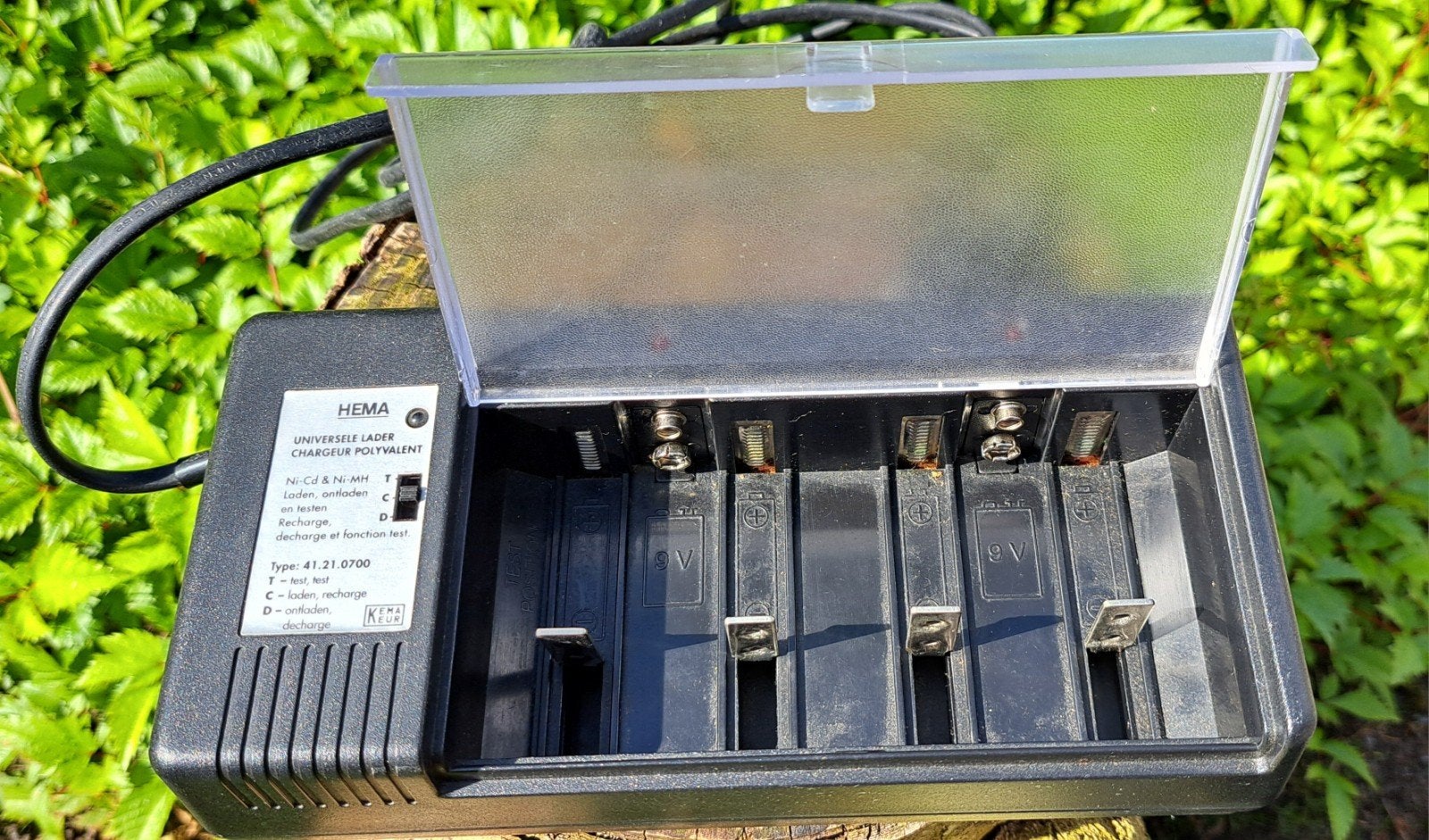 Hema Universele Lader Ni-Cd & Ni-MH Type 41.21.0700, Ophalen of Verzenden, Gebruikt