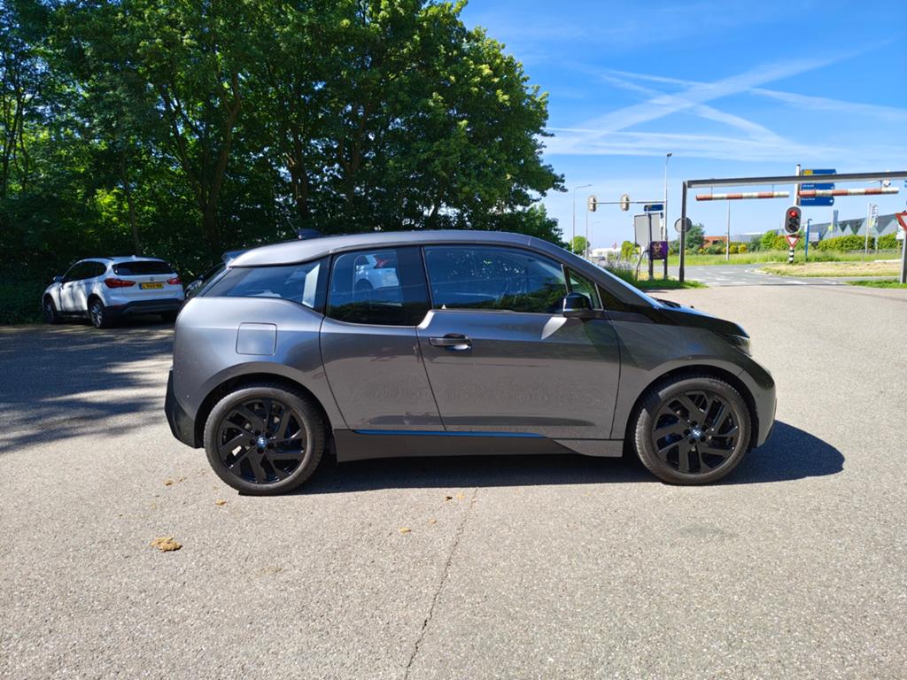 BMW i3 60Ah Full options: H&K/Leer/Pano/Warmtepomp/Snellader, Auto's, Achterwielaandrijving, 4 stoelen, 43 €/maand, Origineel Nederlands