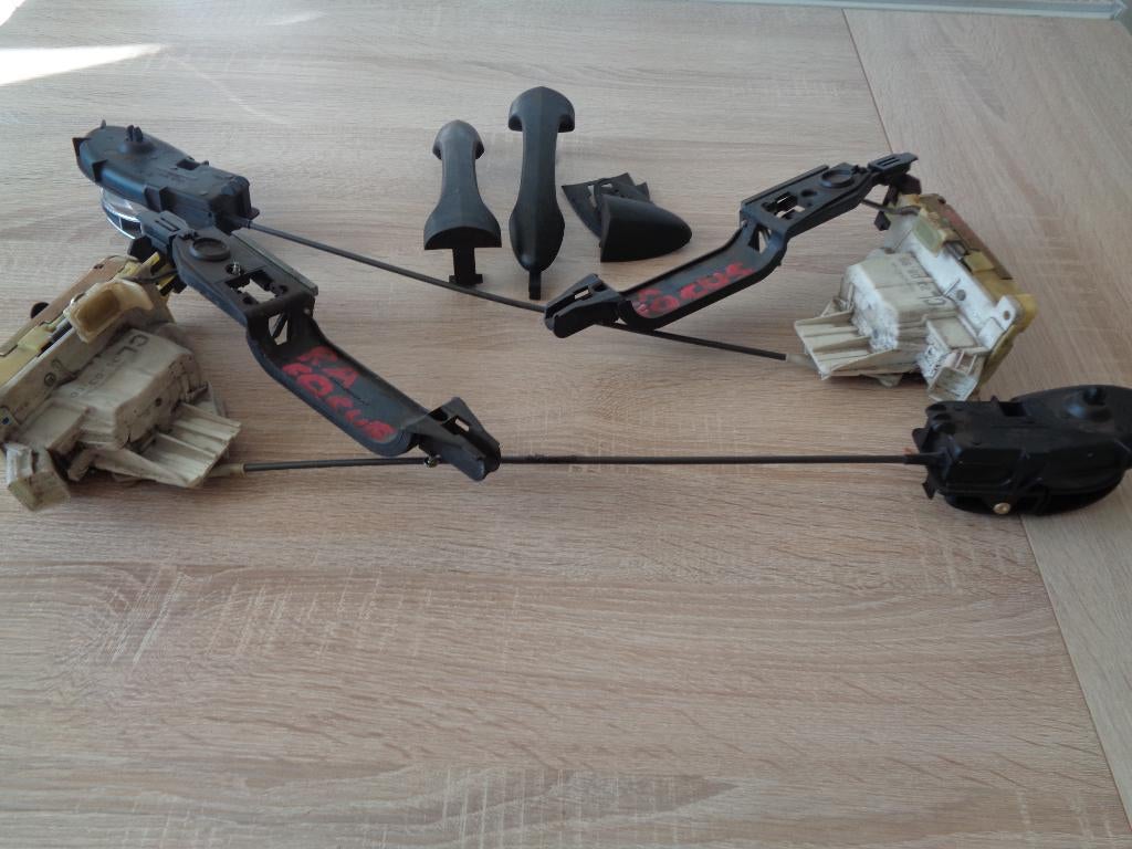 deursloten  Ford Focus type 1, Auto-onderdelen, Gebruikt, Deur, Links, Ophalen of Verzenden