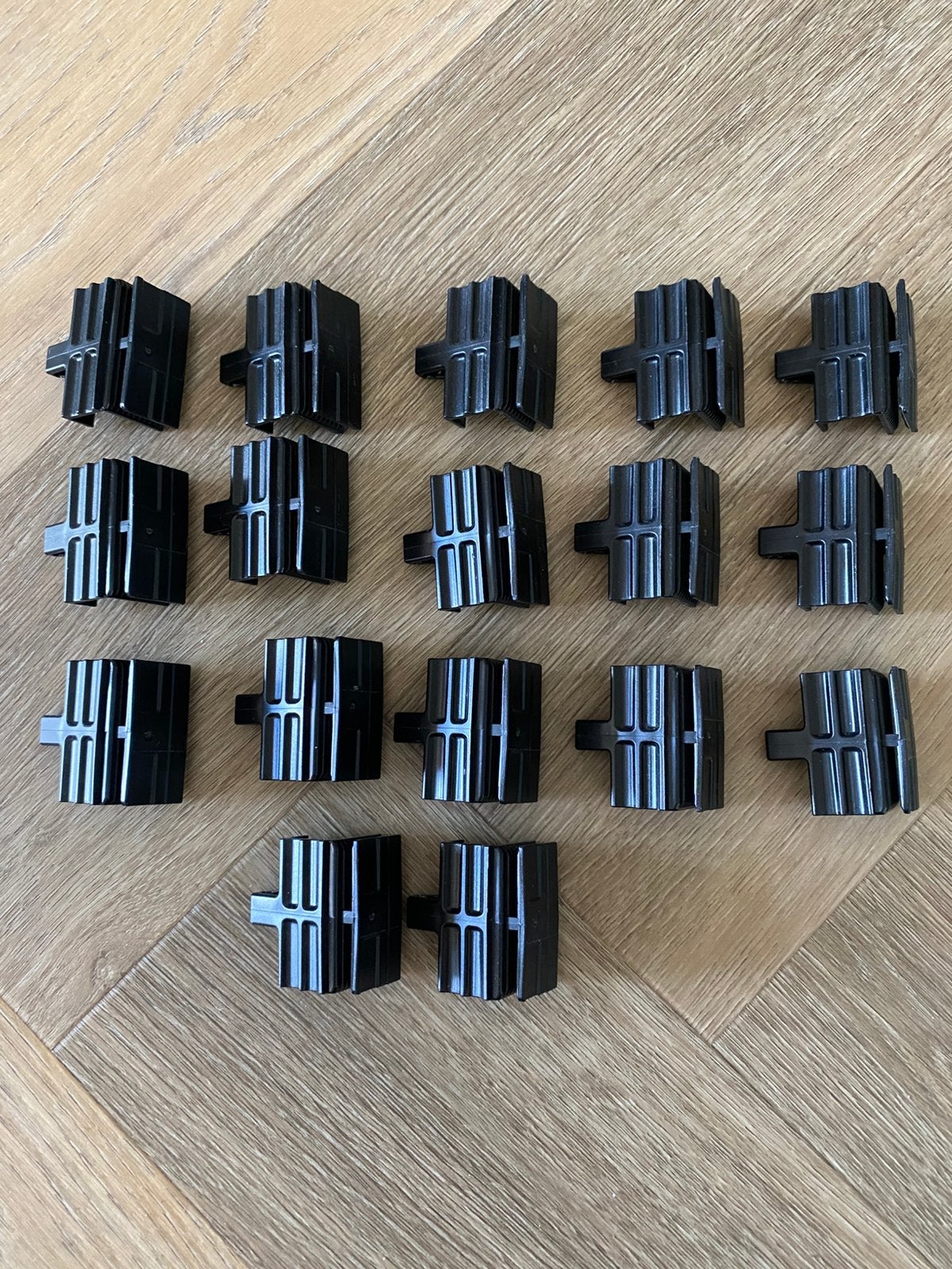 17x Zwarte kunststof keukenplint clips, Ophalen of Verzenden, Nieuw, Minder dan 50 mm, Overige typen
