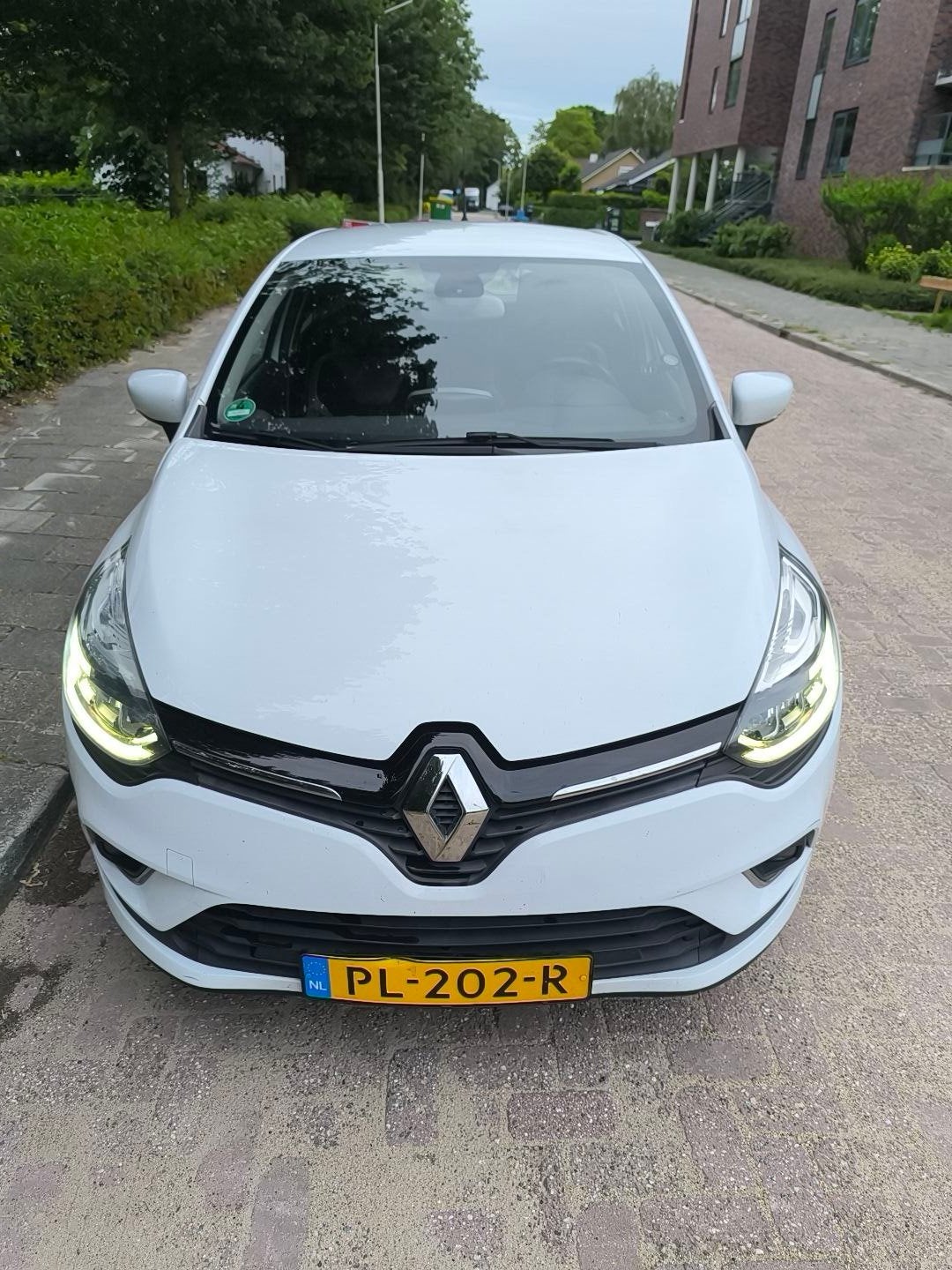 Renault Clio Energy dCi 90pk Eco2 S&S 2017 Wit, Voorwielaandrijving, Elektrische ramen, Euro 6, Leder en Stof