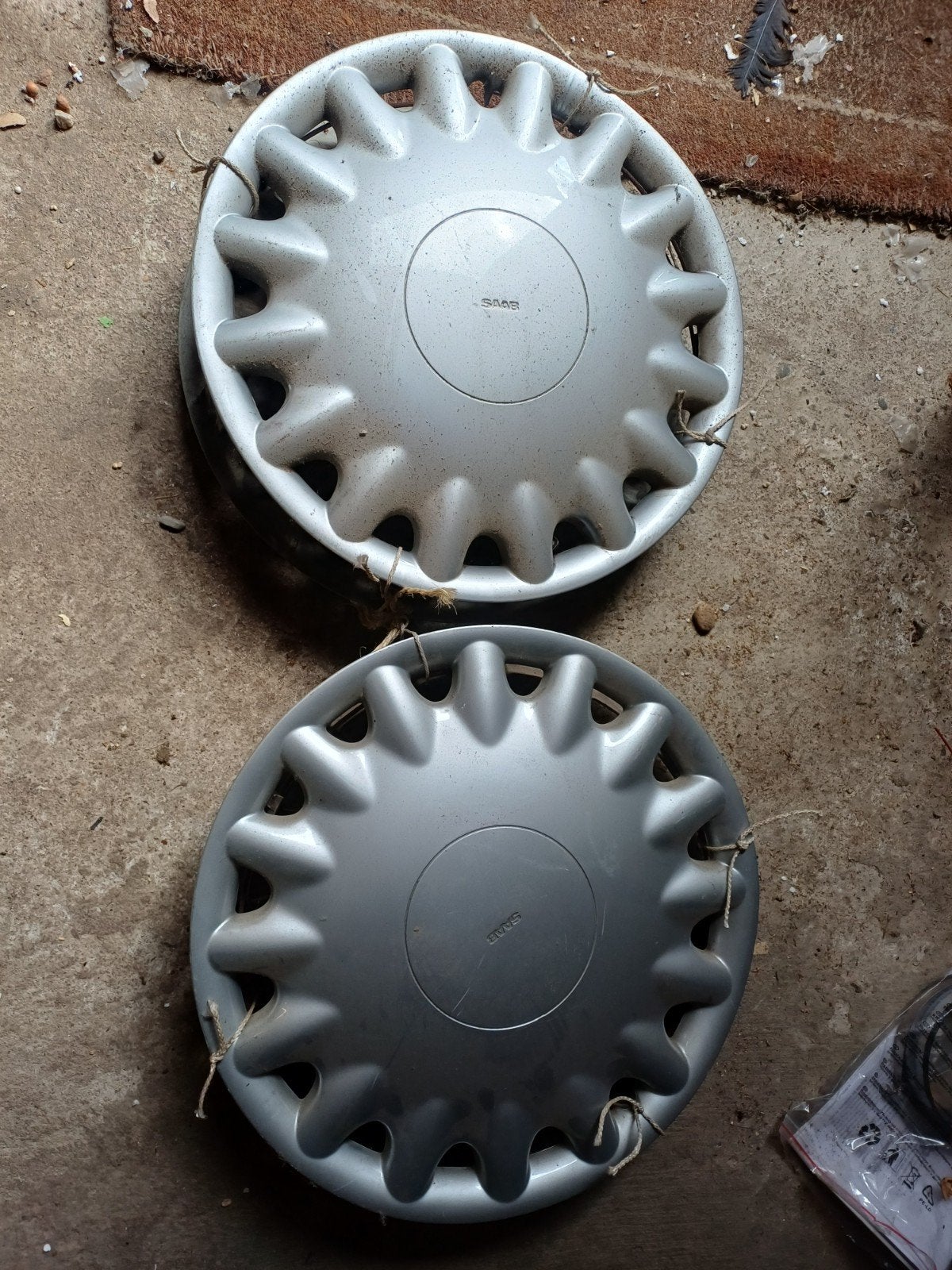 4 x  SAAB wieldoppen - Gebruikt, Auto diversen, Ophalen of Verzenden, Gebruikt