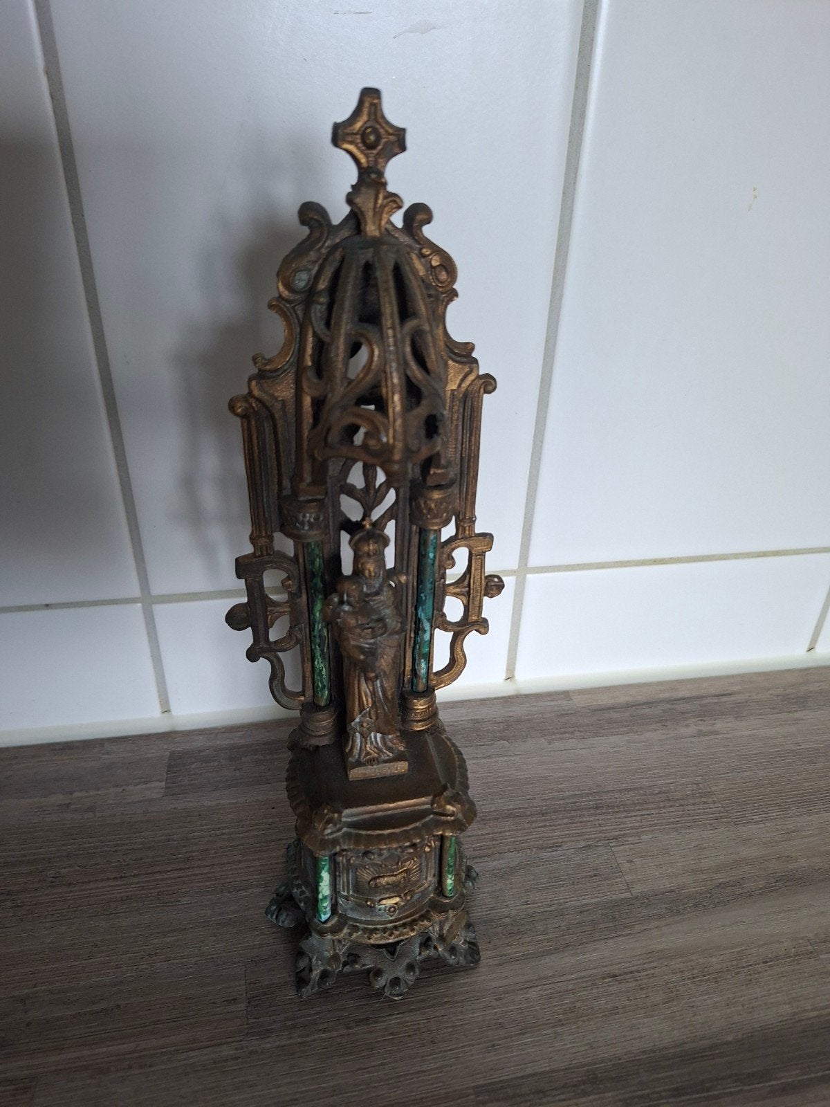 Antiek bronzen Mariabeeld in gotische nis, Ophalen of Verzenden