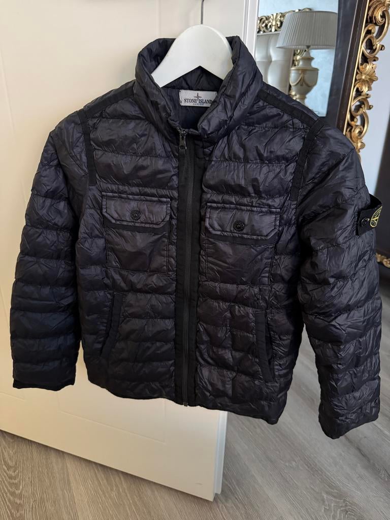 Stone Island jas donkerblauw maat 140 - Zo goed als nieuw, Kinderen en Baby's, Ophalen of Verzenden, Zo goed als nieuw, Jongen