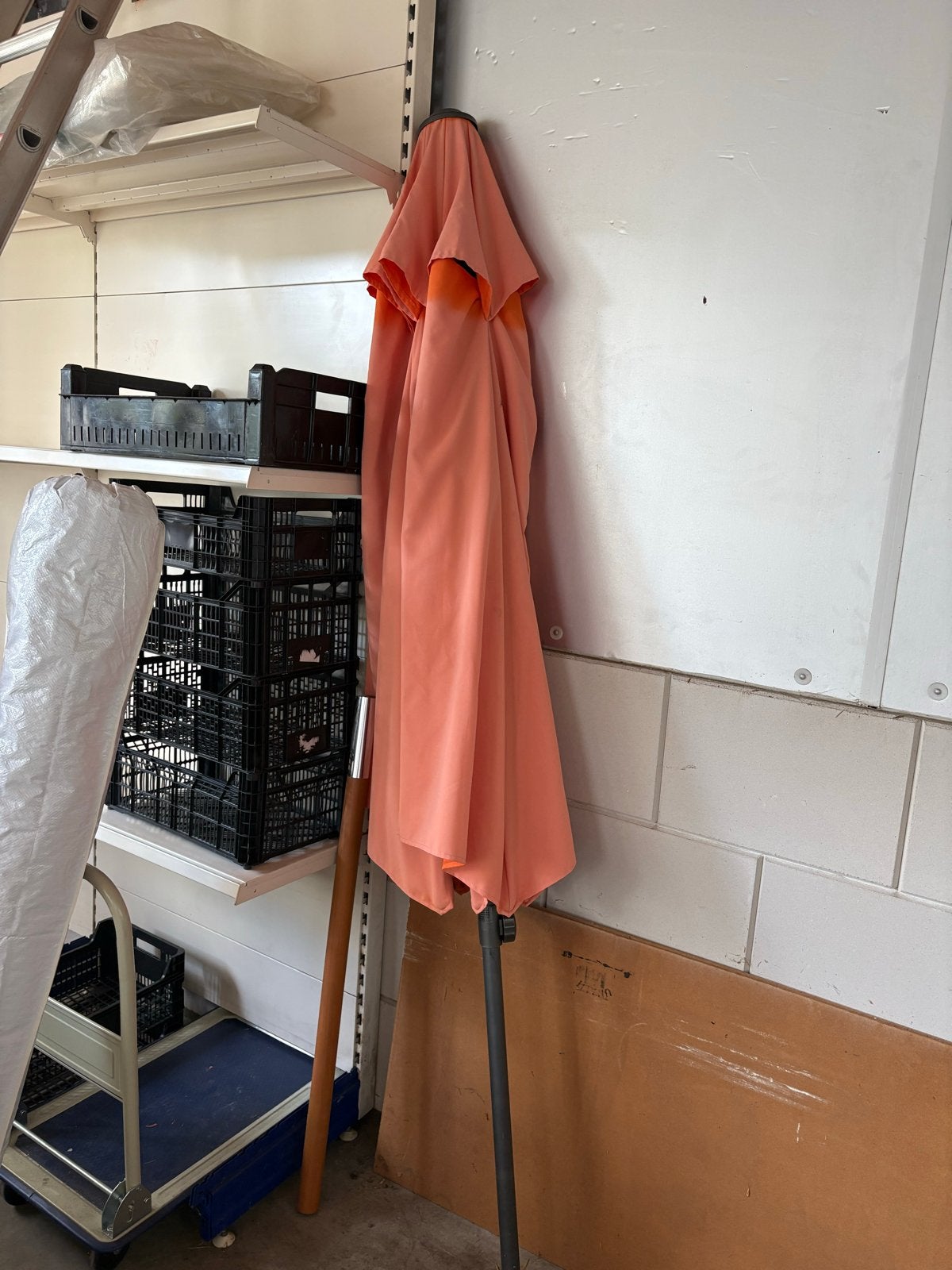 Oranje parasol - Gebruikt maar in goede staat, Tuin en Terras, Ophalen, Gebruikt, Stokparasol