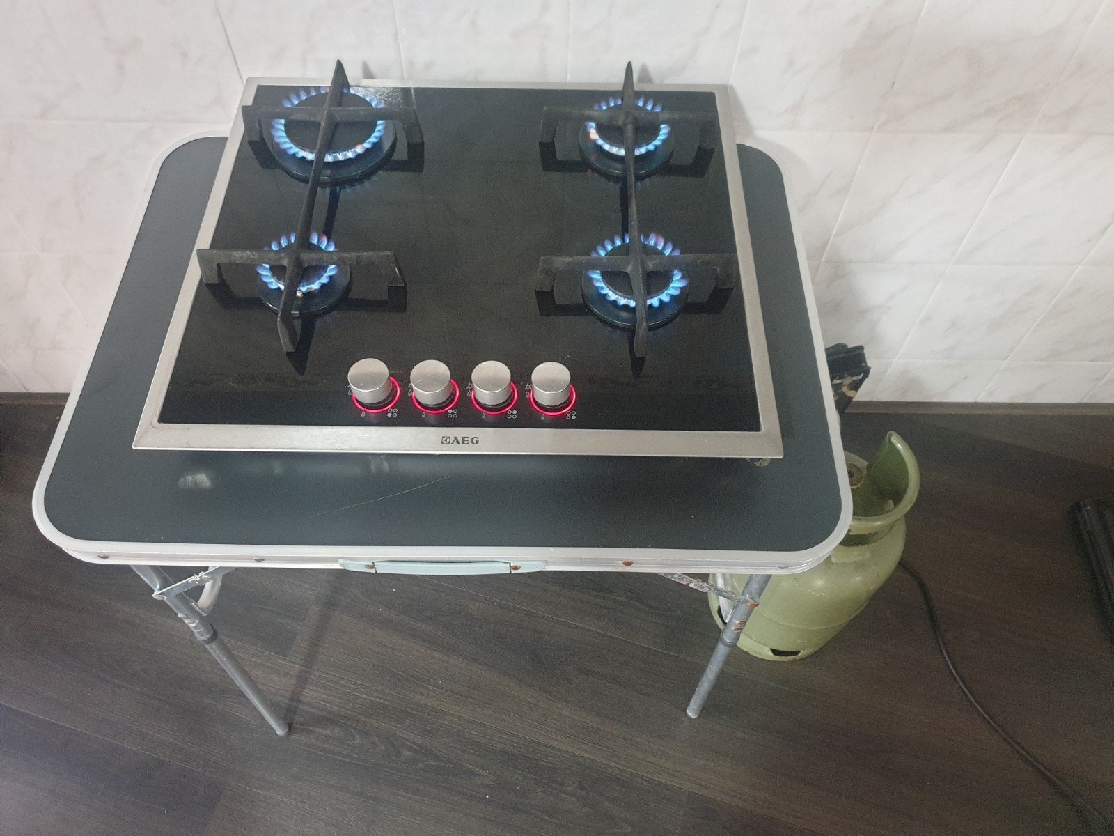 inbouw kookplaat AEG op glas Butaan propaan flessengas, Ophalen, 4 kookzones, Zo goed als nieuw, Inbouw