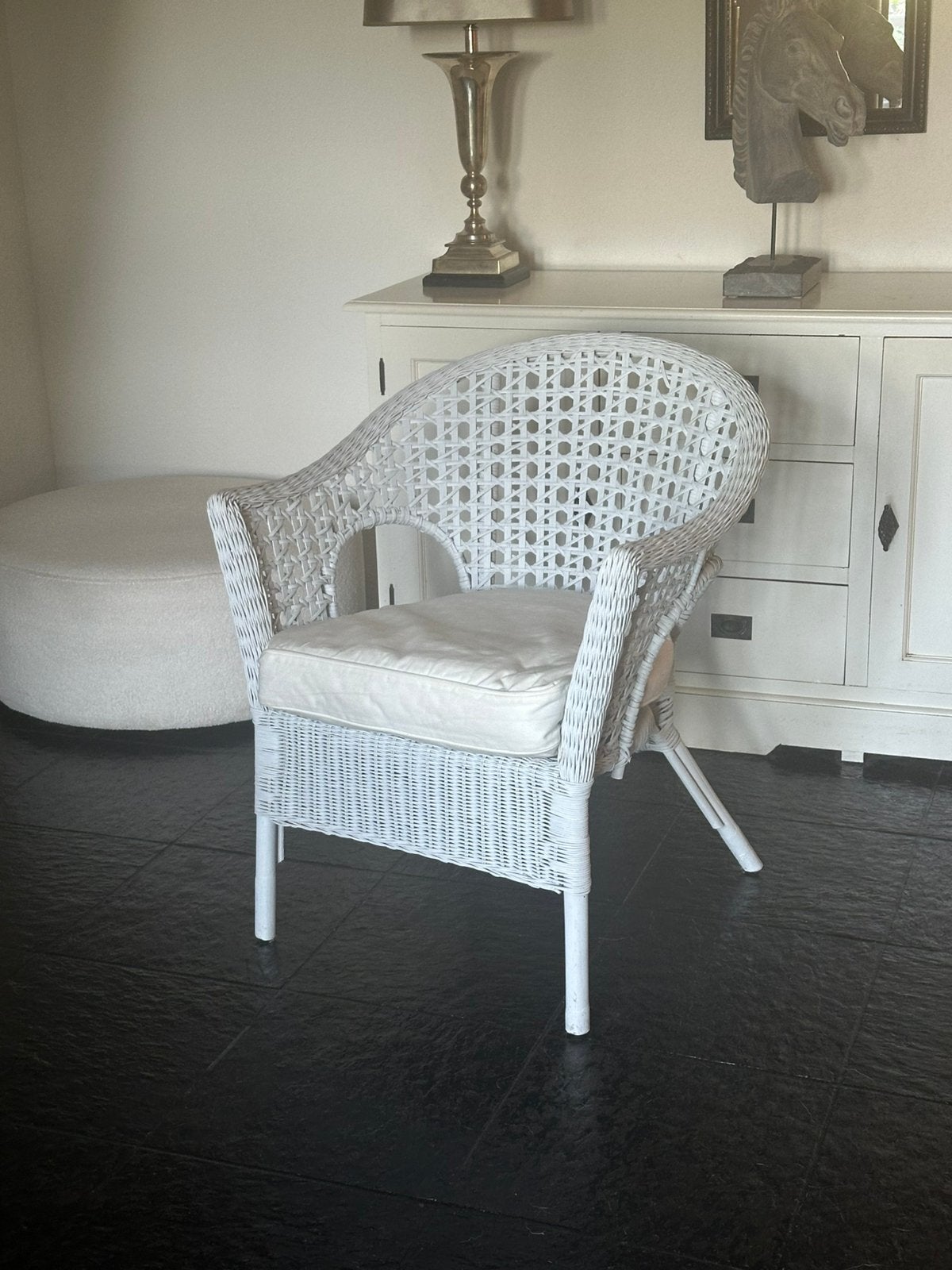 Ikea rotan stoel wit met kussen erin, Ophalen, Zo goed als nieuw, Rotan