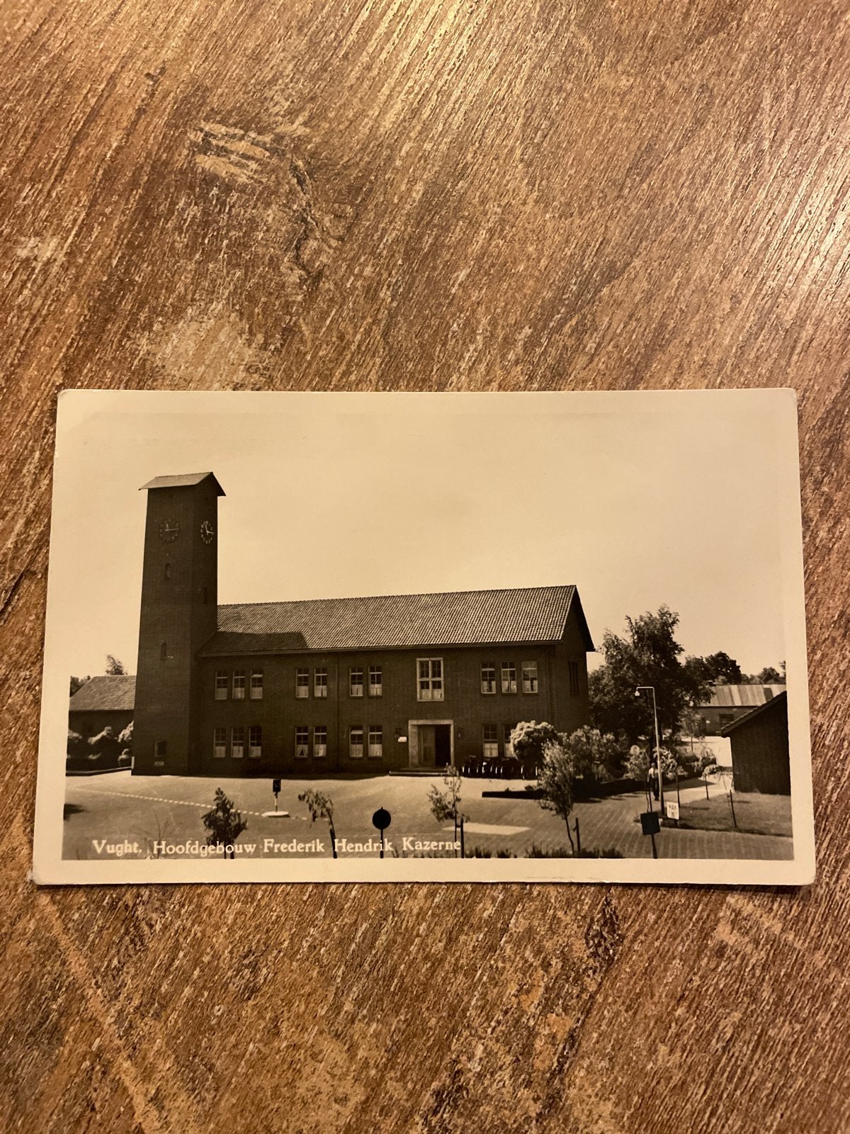 Oude ansichtkaart Vught, Hoofdgebouw Frederik Hendrik Kazern, Ophalen of Verzenden, 1940 tot 1960, Gelopen, Antwerpen