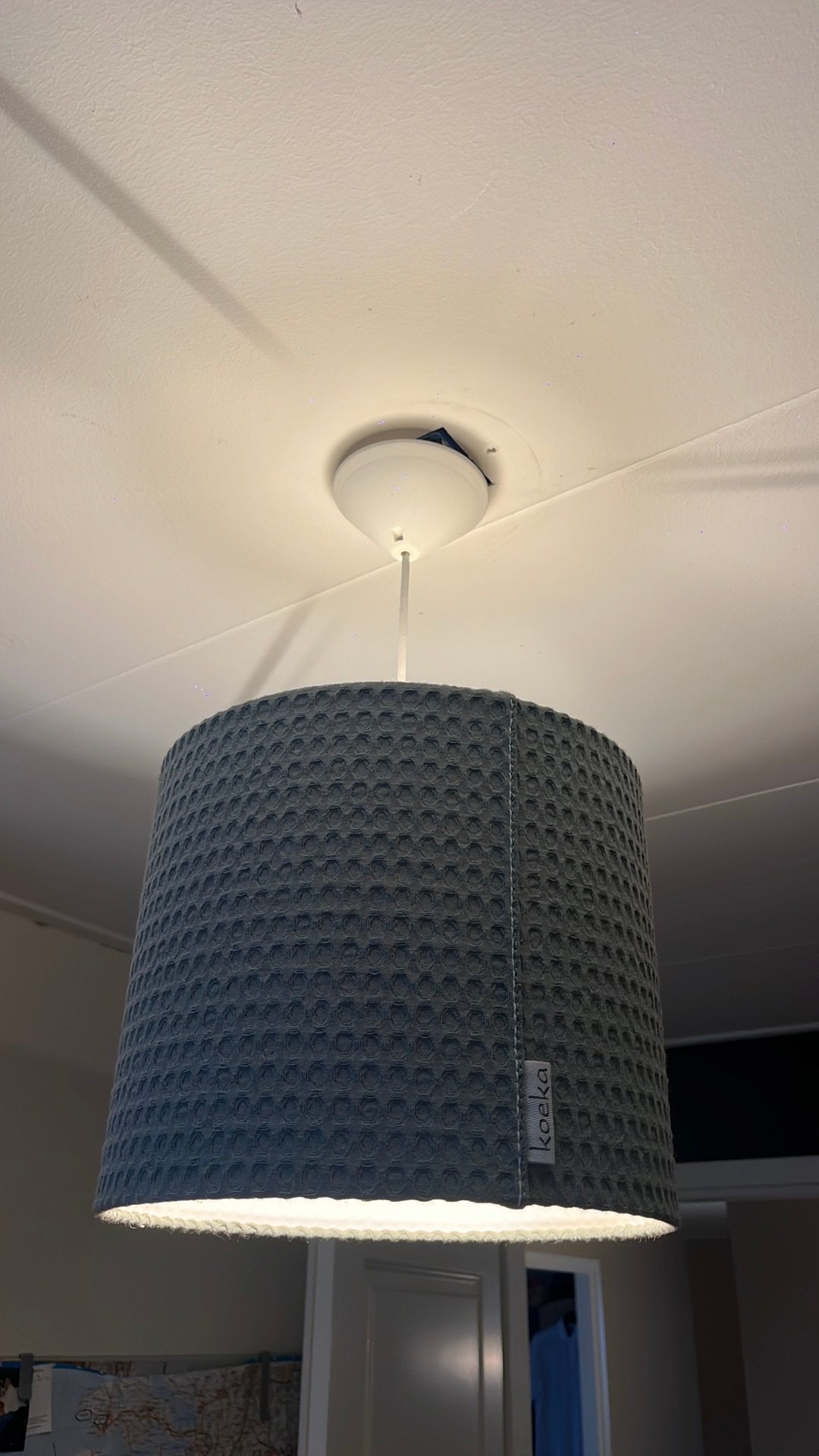 Koeka hanglamp in licht groen, Huis en Inrichting, Lampen | Hanglampen, Ophalen, Zo goed als nieuw, Stof, Minder dan 50 cm