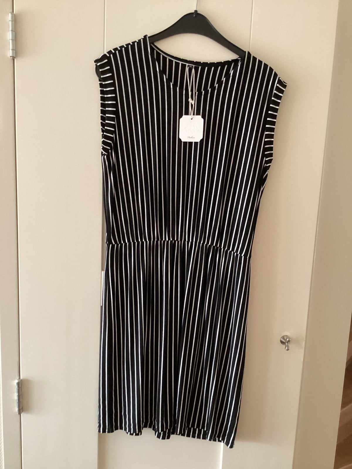 Nieuw jurkje , maat M, Maat 38/40 (M), Zwart, Nieuw, Ophalen of Verzenden