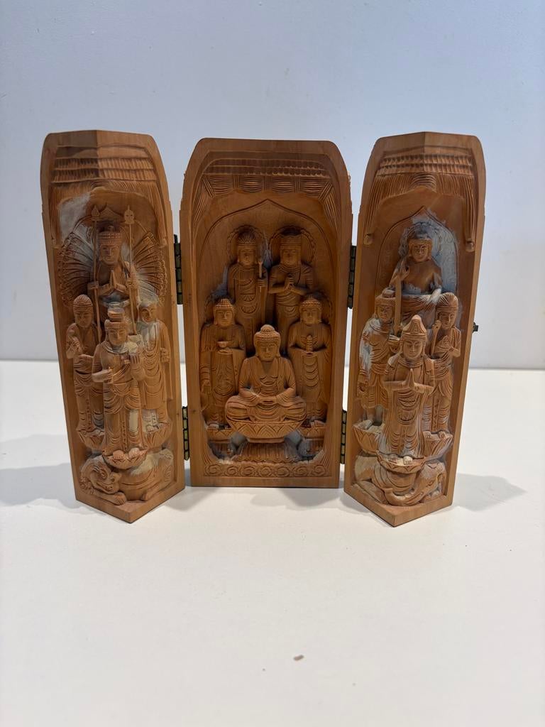 Houten drieluik met Boeddha en discipelen, Houtsnijwerk, Minder dan 20 cm, Ophalen of Verzenden, Handgemaakt