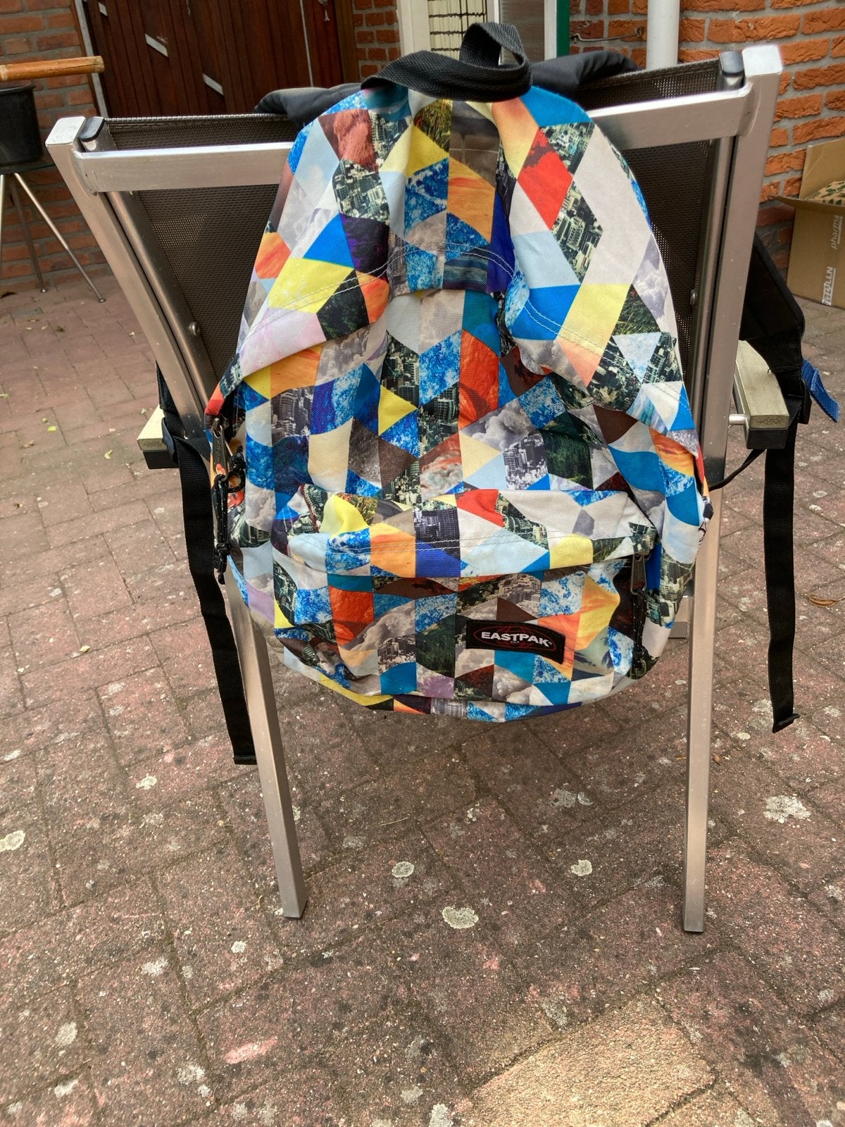 Eastpak rugzak met kleurrijk mozaïekpatroon, Gebruikt, 25 tot 40 cm, Eastpak, Ophalen