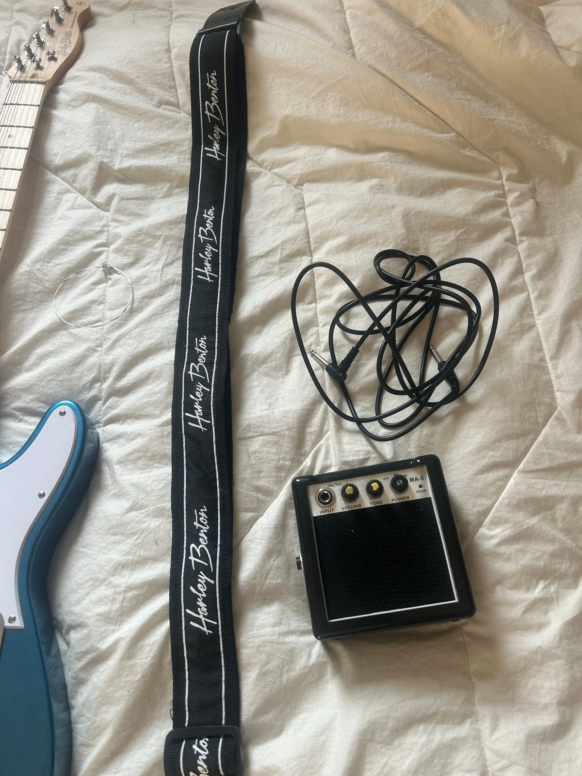 Harley Benton elektrische gitaar met versterker en tas, Met versterker, Zo goed als nieuw, Solid body, Ophalen