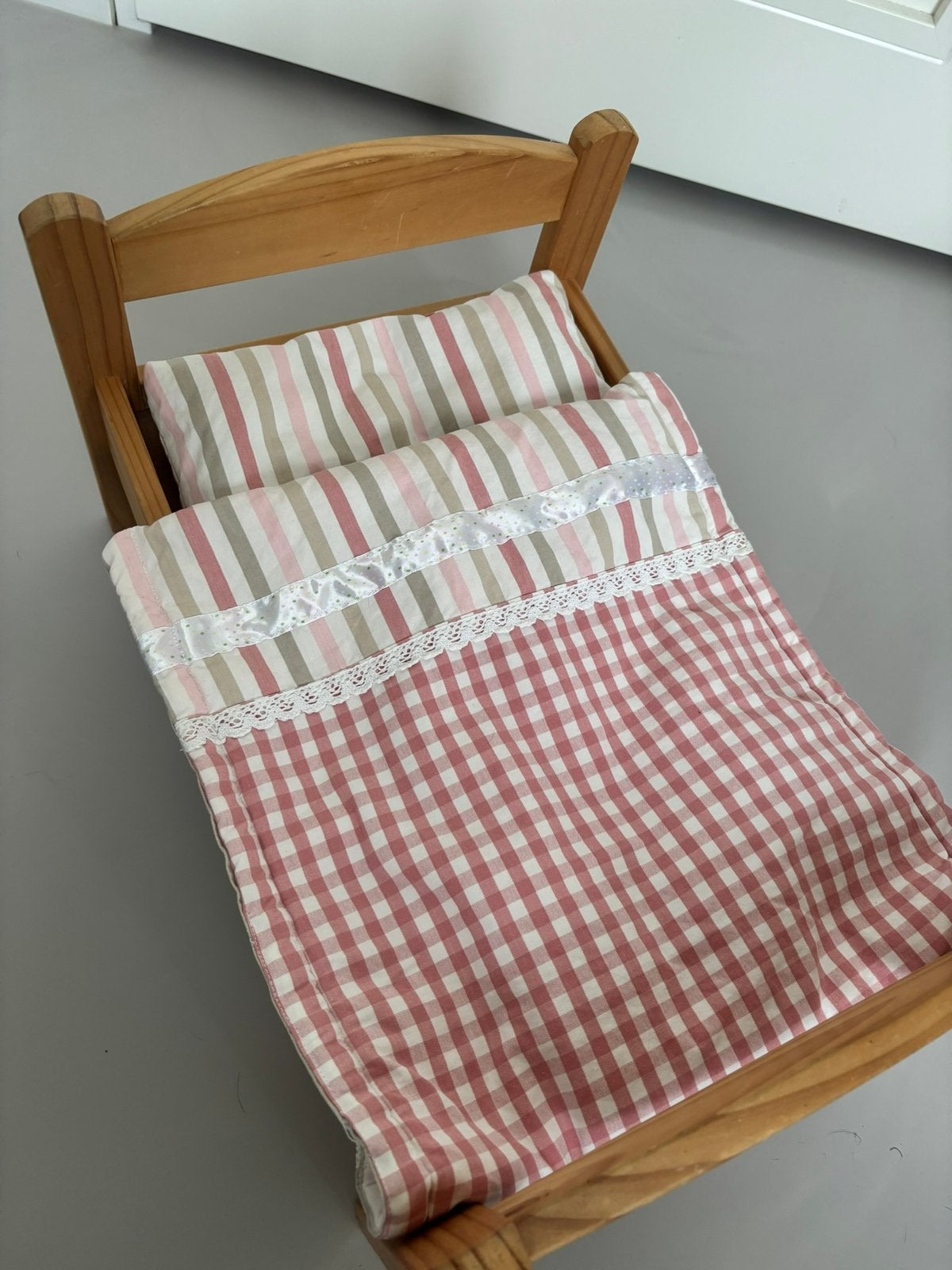 Houten poppenbed met matrasje en dekbed, Ophalen, Gebruikt, Overige typen