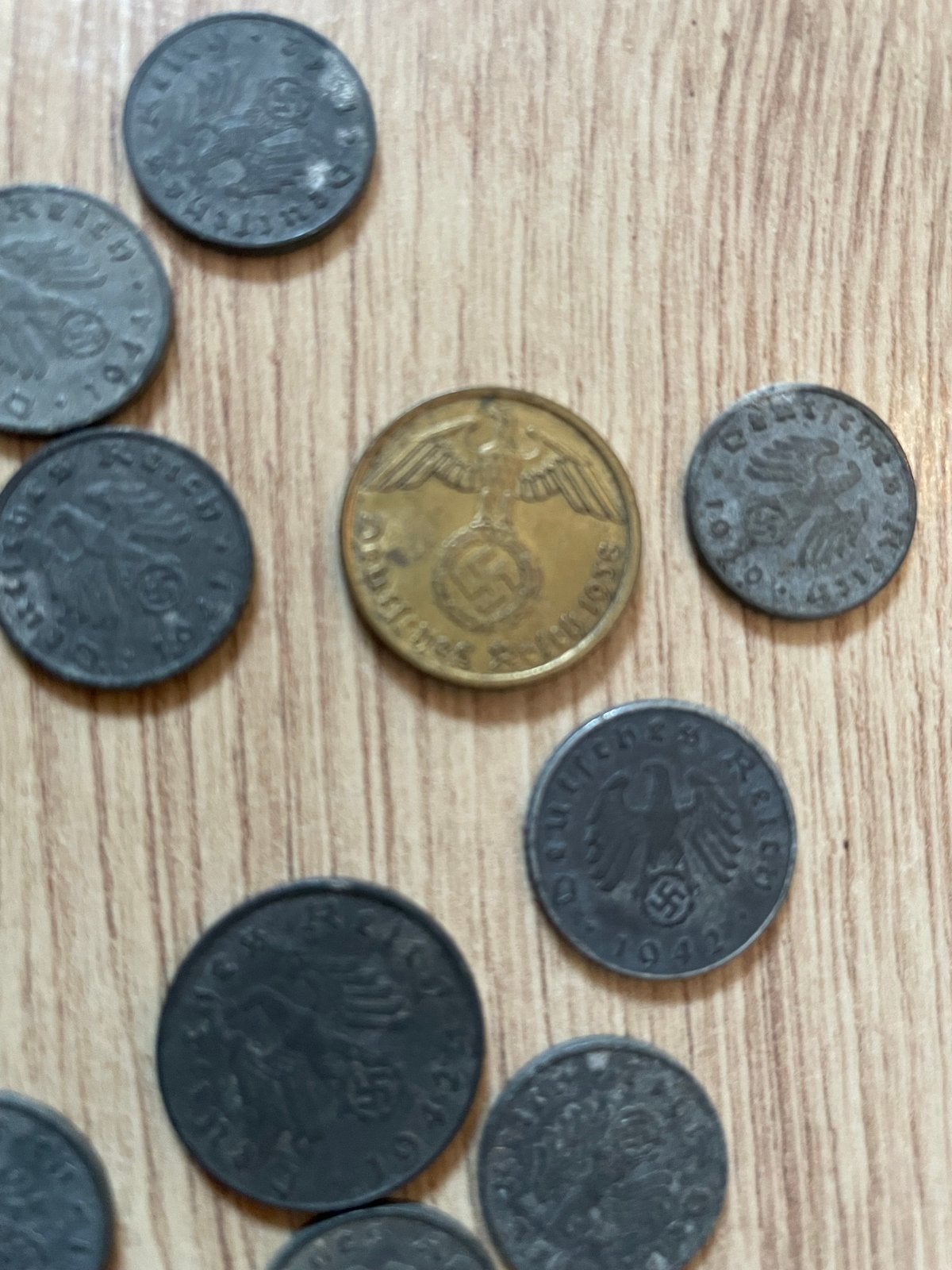 WO2 verzameling: munten, medailles, kompas en speld, Verzamelen, Militaria | Tweede Wereldoorlog, Ophalen of Verzenden, Overige soorten