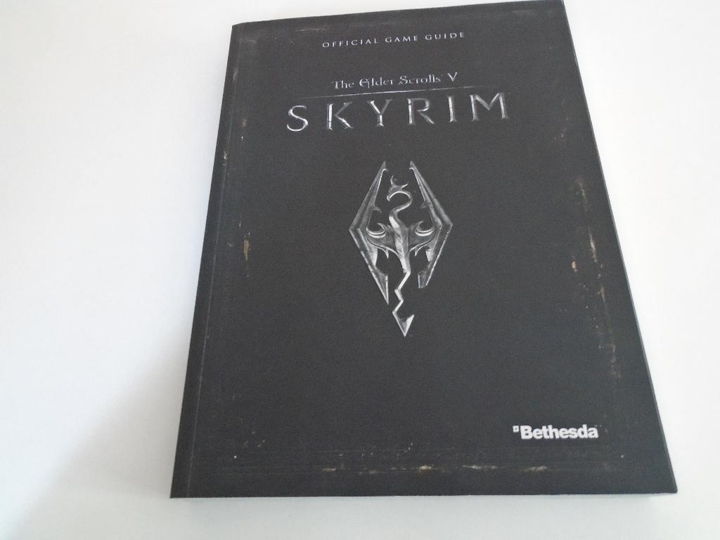 The Elder Scrolls V - Skyrim Strategy guide, Een of twee spelers, Ophalen of Verzenden, Nieuw, Bethesda Softworks