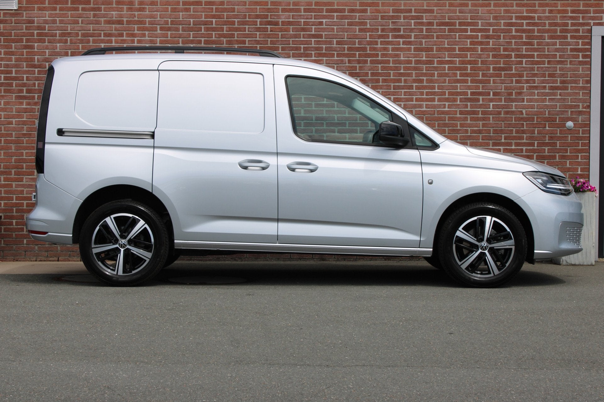 Volkswagen Caddy Cargo 2.0 TDI 123PK Style |2X.SCHUIFDEUR|LE, Auto's, Stof, Gebruikt, Zwart, 4 cilinders