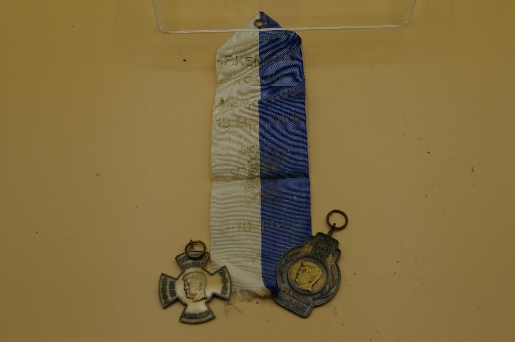 Kennedy tocht Menaldum medailles, Postzegels en Munten, Ophalen of Verzenden, Overige materialen, Nederland