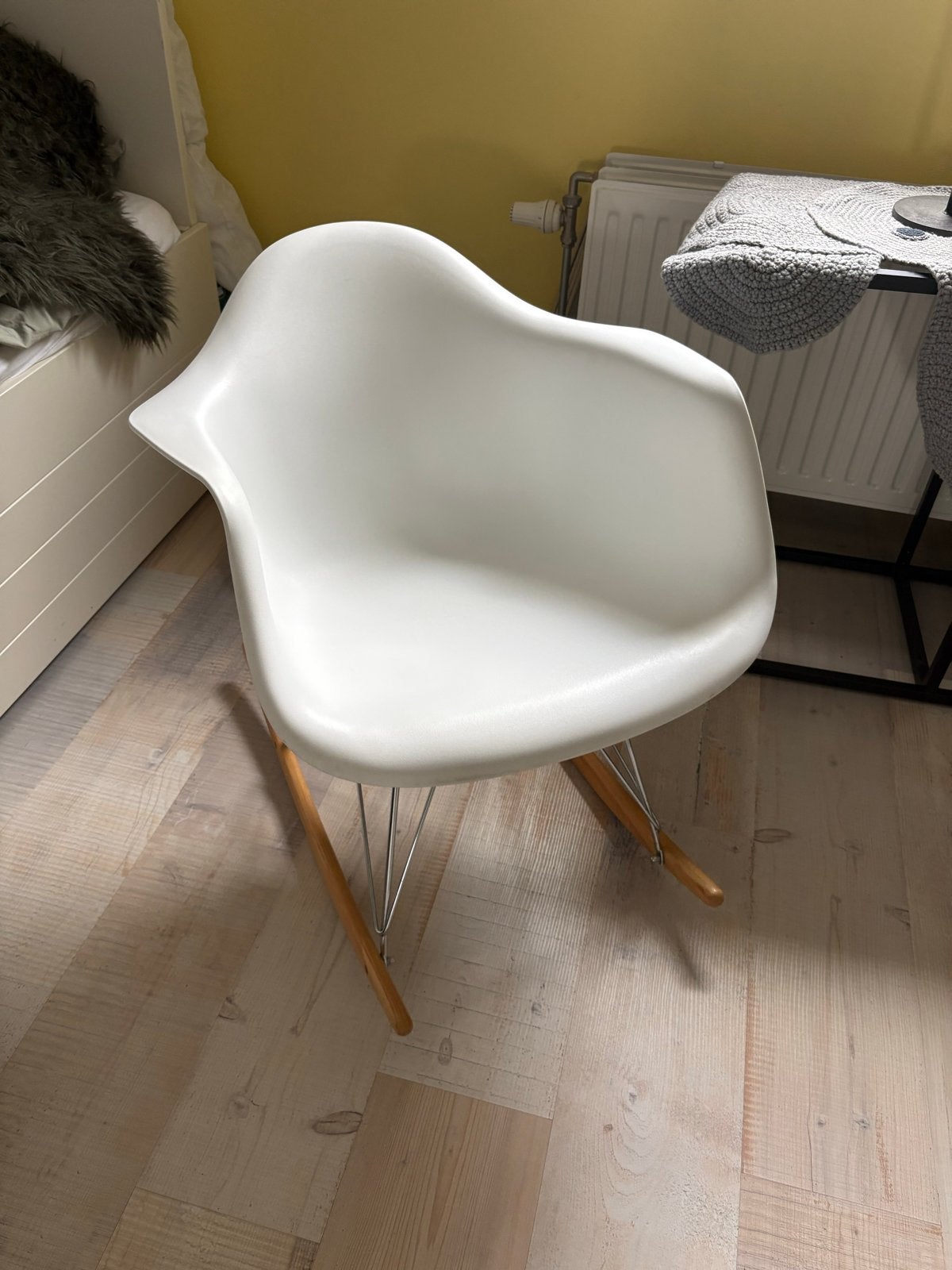 Witte schommelstoel, Ophalen, Kunststof, Gebruikt, Wit