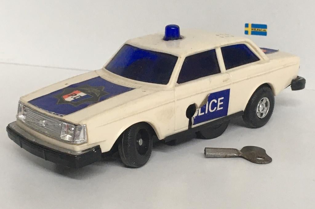 Plastic Volvo 240 242. Police m vliegwielaandrijving. Lucky?, Ophalen of Verzenden, Nieuw, Auto