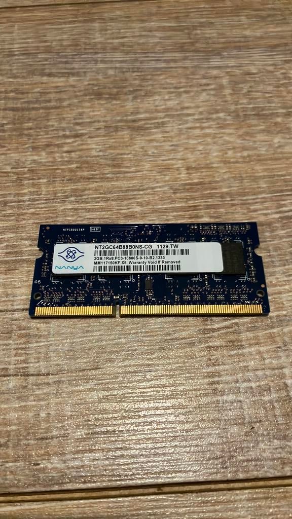 DDR3: PC3 2GB 10600S, Computers en Software, RAM geheugen, Ophalen, DDR3, Zo goed als nieuw, 2 GB