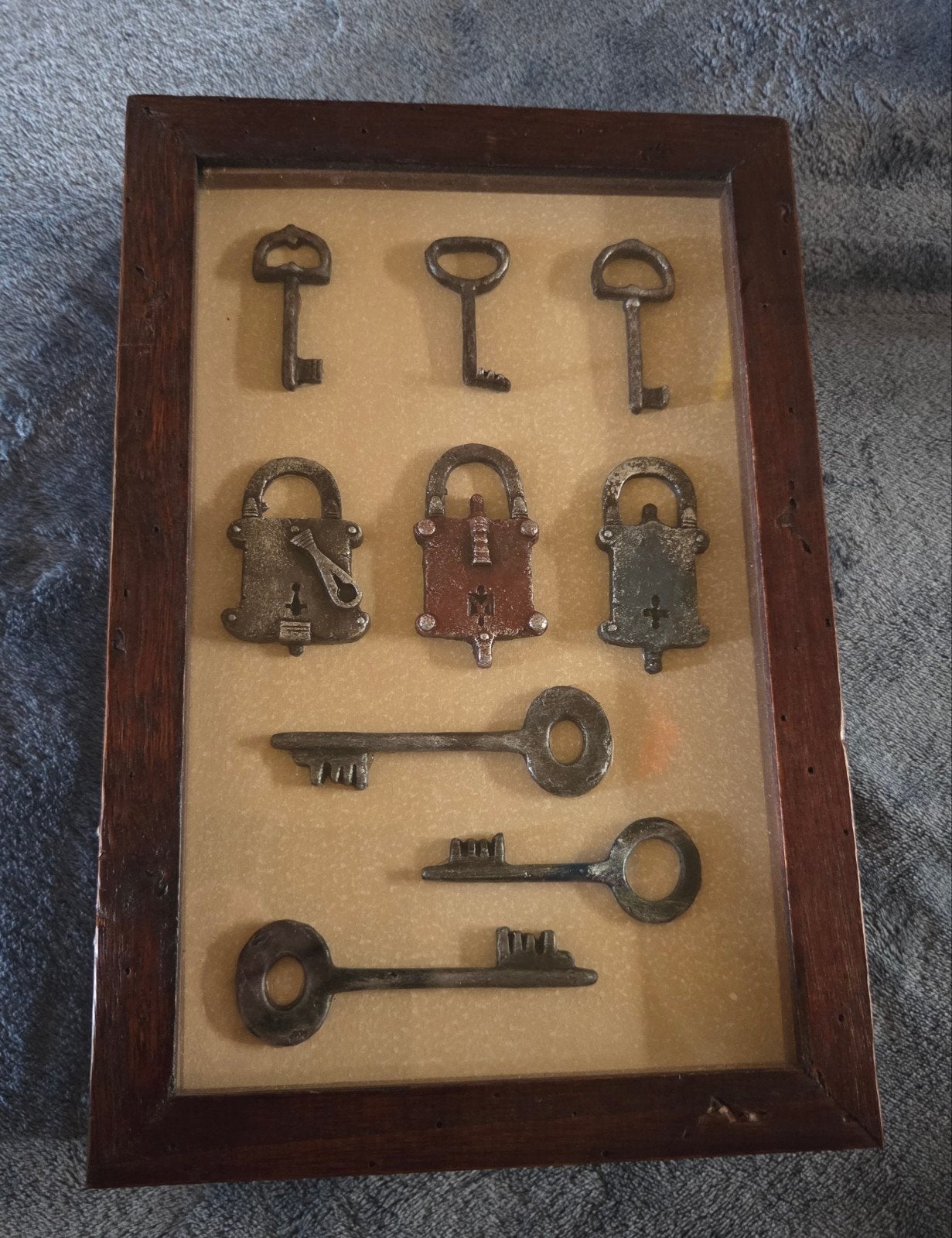 Vintage sleutelkastje met decoratieve sleutels en slotjes, Ophalen of Verzenden, Bruin, Hout