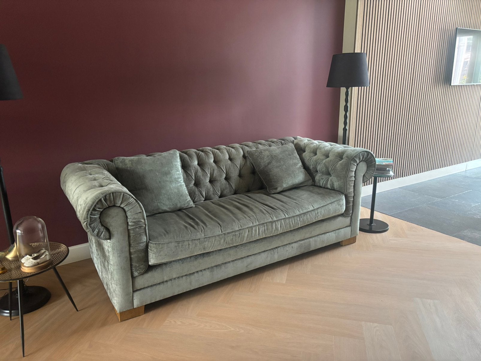 Groen fluwelen RM‑bank - chique blikvanger met leuke details, Huis en Inrichting, Banken | Bankstellen, Ophalen, Gebruikt, Landelijk, Chesterfield