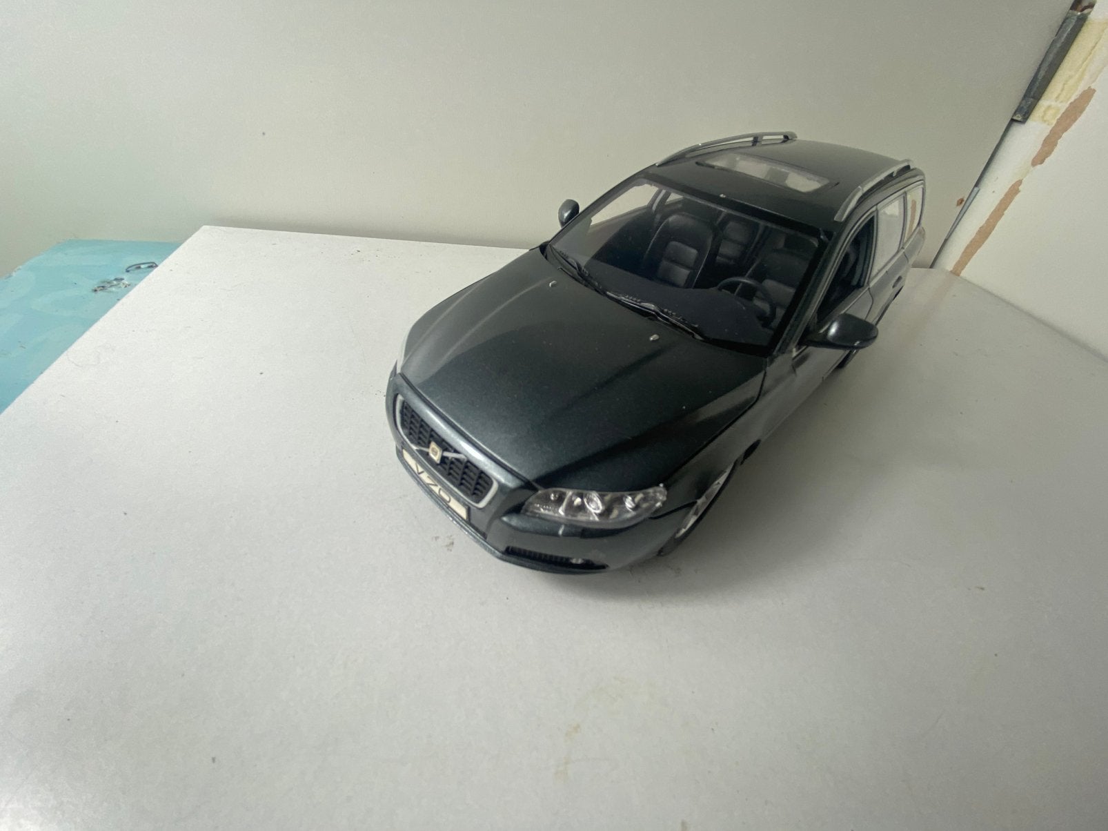 1:18 VOLVO V70-“official volvo licensed”-kunststof model, Ophalen of Verzenden, Zo goed als nieuw, Overige merken