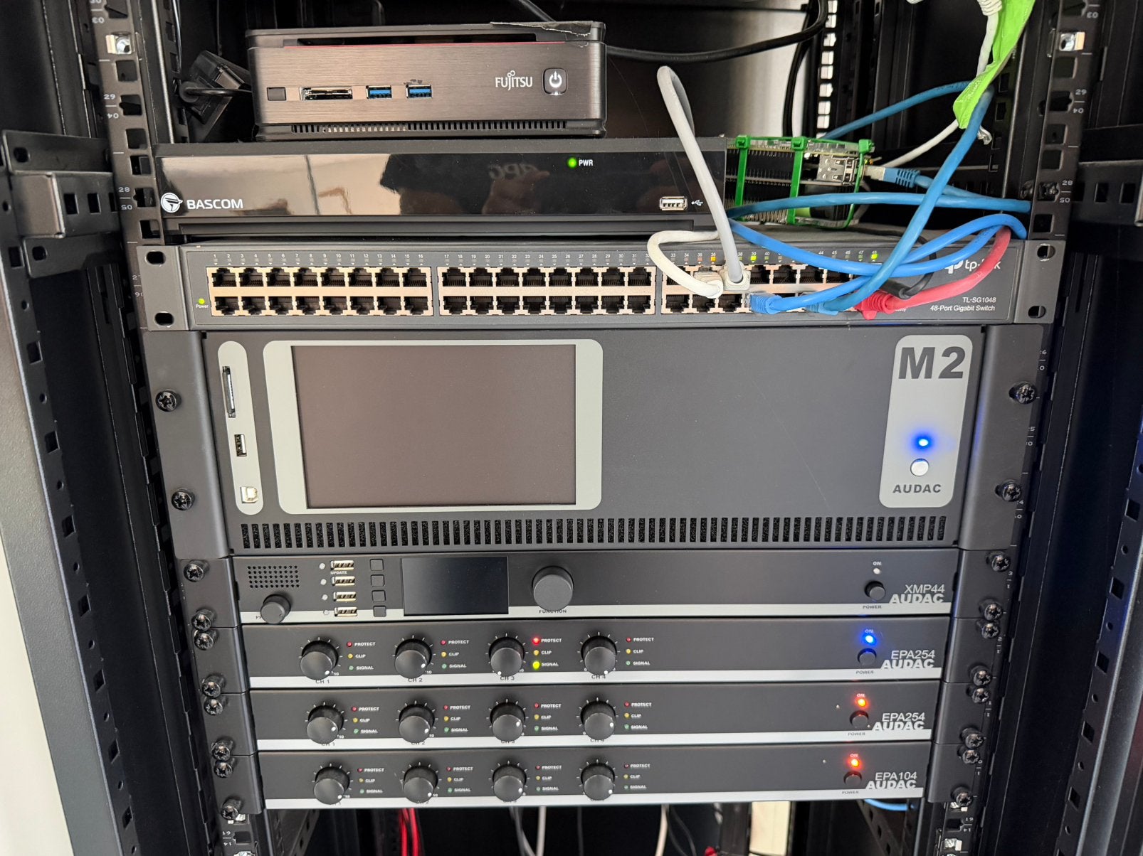 Audac M2 mixer en XMP44 digitale player, Muziek en Instrumenten, Mengpanelen, Ophalen of Verzenden, Zo goed als nieuw, 20 kanalen of meer