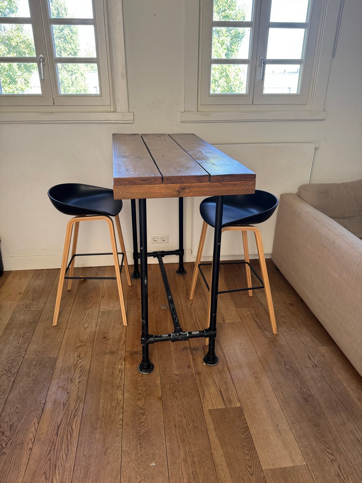 Industriële design bartafel met 2 barkrukken, Huis en Inrichting, Barren, Ophalen, Gebruikt, Inclusief barstoelen