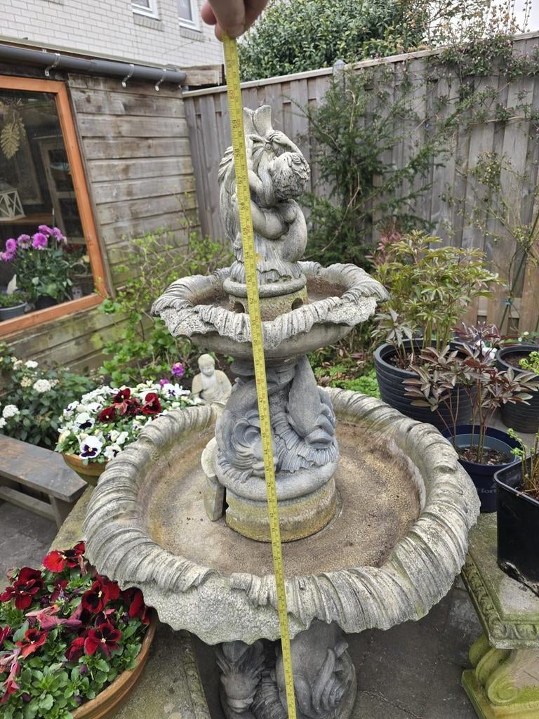 Grote betonnen fontein met pomp, ruim 150 cm hoog, Tuin en Terras, Waterpartijen en Fonteinen, Ophalen of Verzenden, Gebruikt
