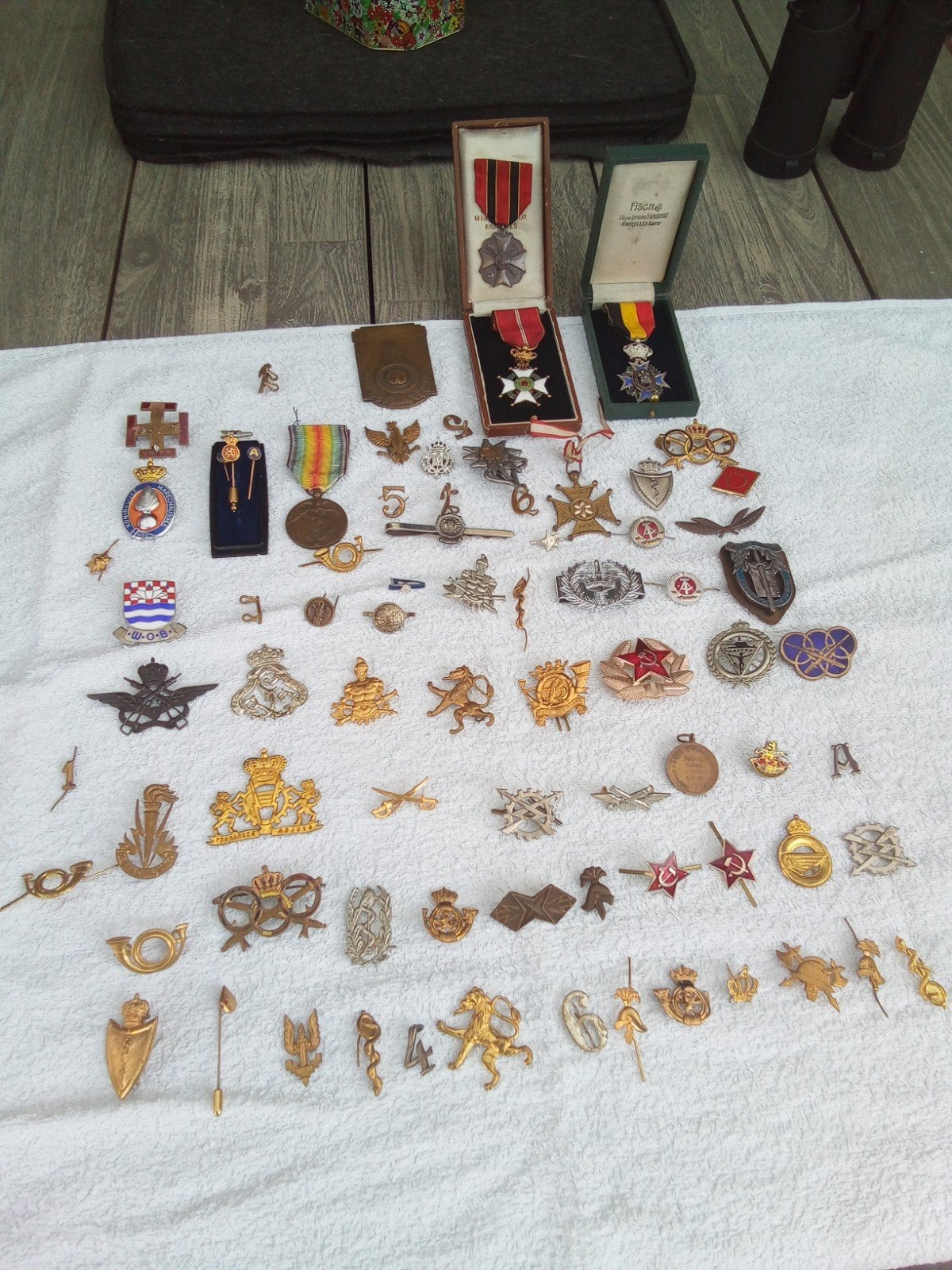 Grote collectie militaire medailles en insignes, Ophalen, Overige materialen, Buitenland