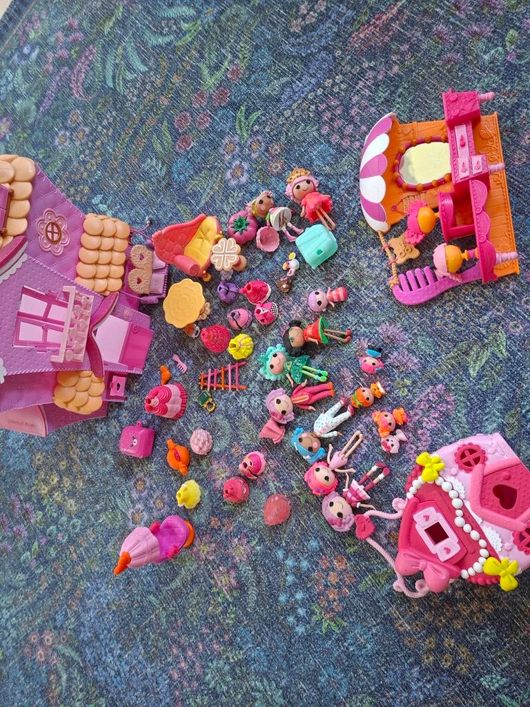 Lalaloepsie poppetjes + huis & kapsalon., Ophalen of Verzenden, Gebruikt