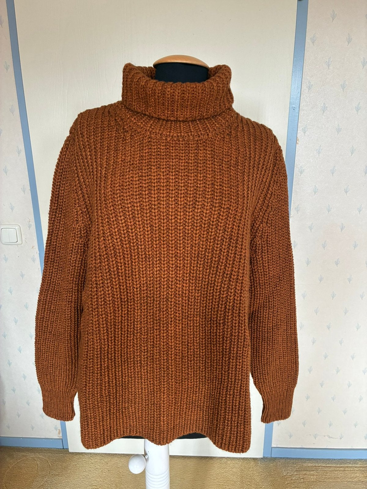 104 Nieuwe trui van Sibin Linnebjerg in maat XL, Kleding | Dames, Verzenden, Nieuw, Maat 42/44 (L), Bruin