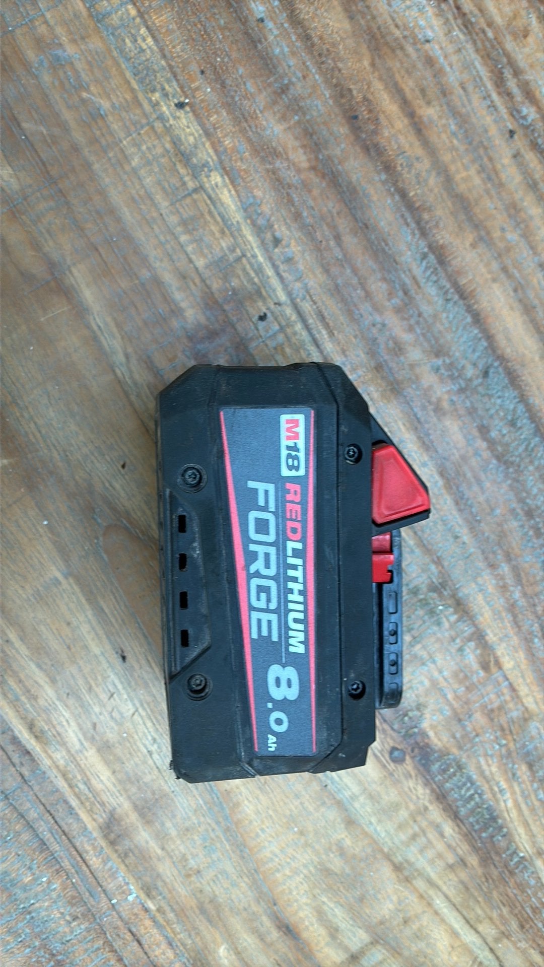 Zgan milwaukee FORGE 8 amp accu, Doe-het-zelf en Verbouw, Ophalen of Verzenden, Zo goed als nieuw