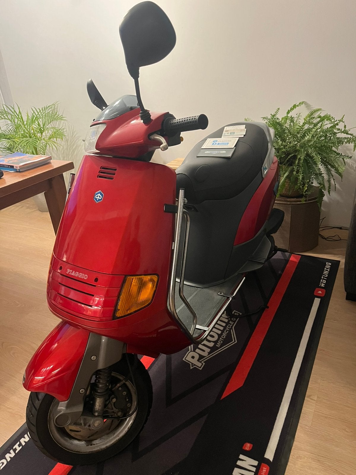 Piaggio SKR (Nieuwstaat) 125cc 2 takt 8XXX KM, Ophalen, Zo goed als nieuw, Benzine, Overige modellen