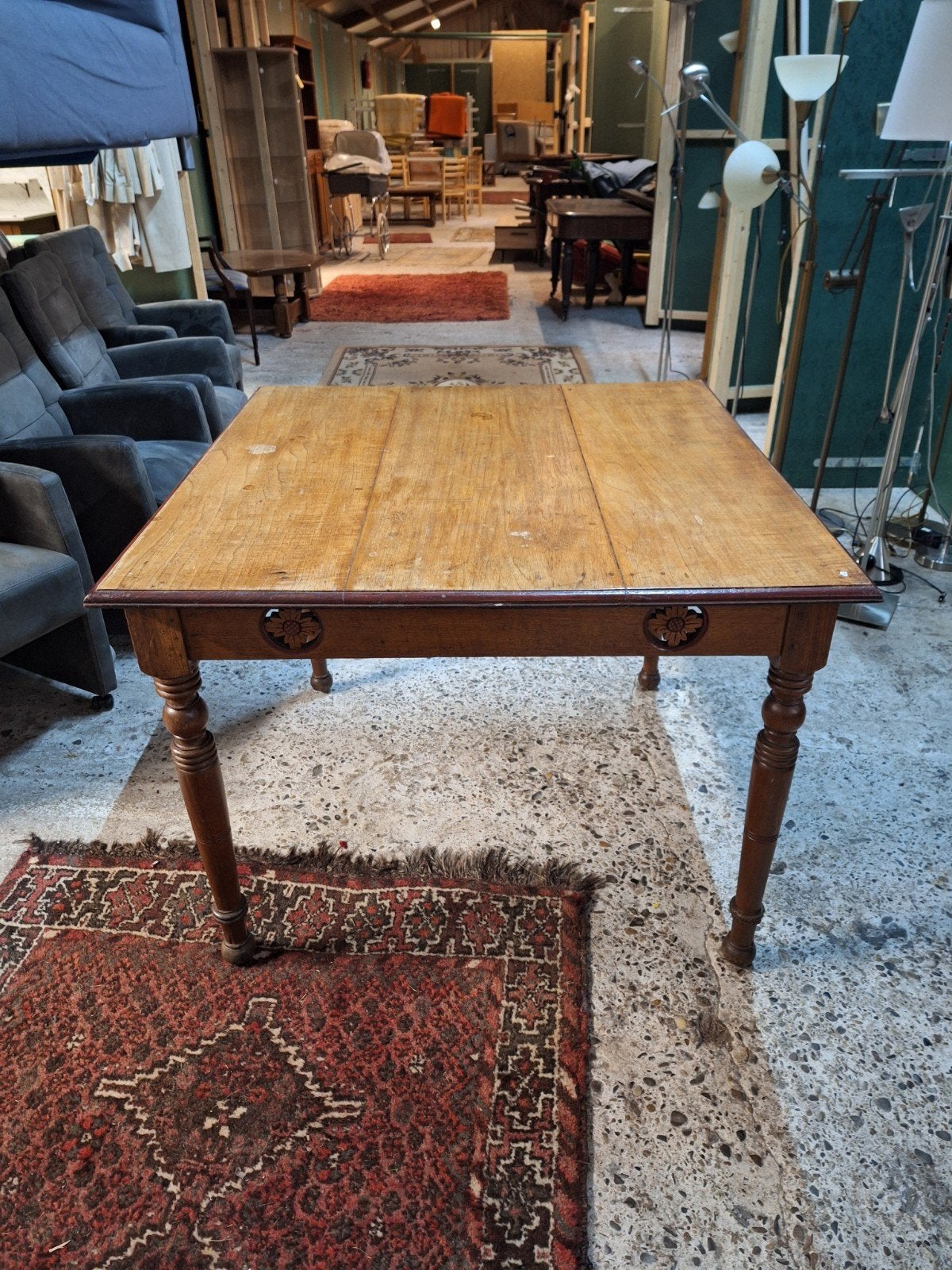Leuke antieke tafel tafeltje brocante met leuke details, Ophalen